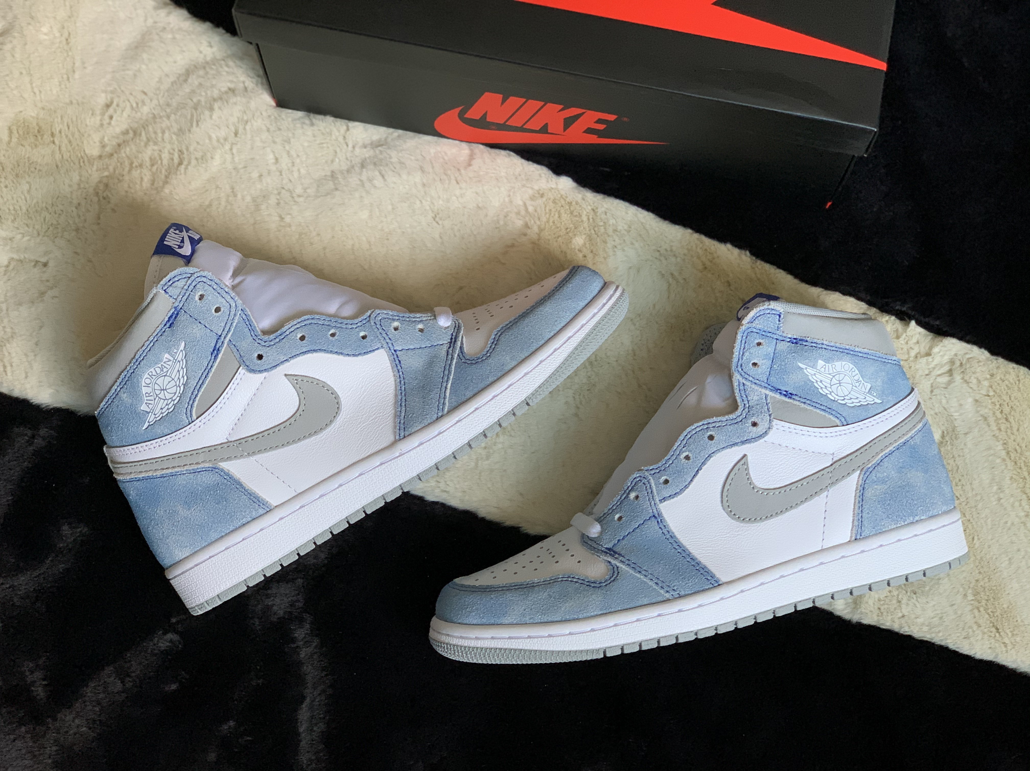 Jordan 1 Retro High OG Hyper Royal 착용 스타일 - 2