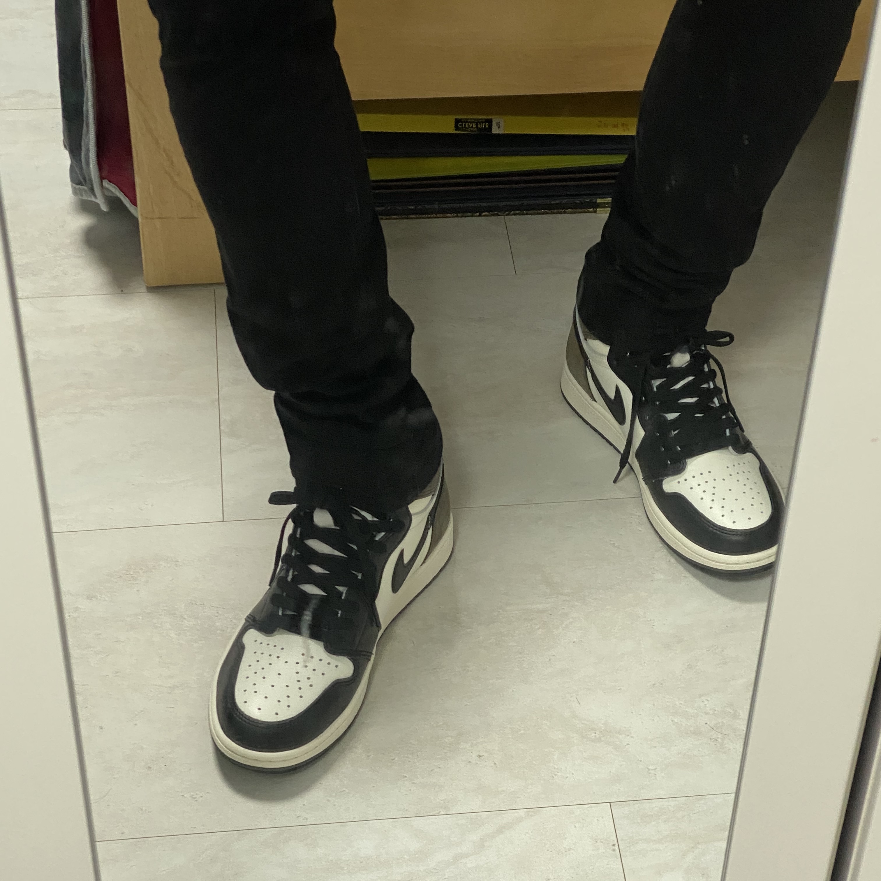 Jordan 1 Retro High OG Black Mocha 착용 스타일