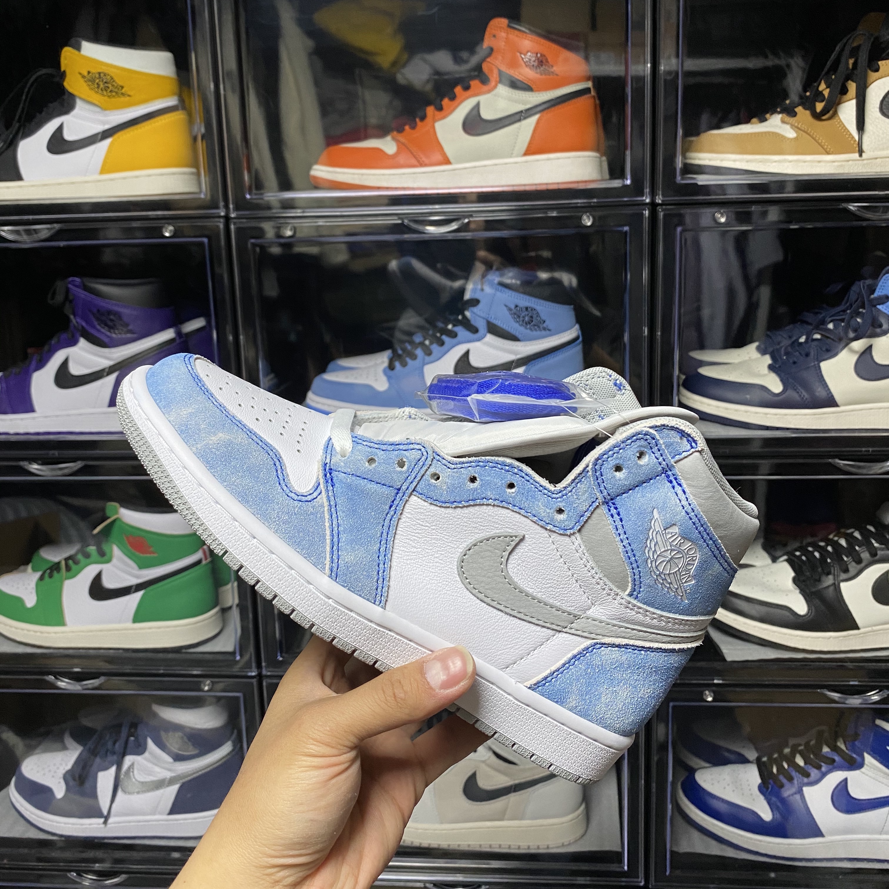 Jordan 1 Retro High OG Hyper Royal 착용 스타일