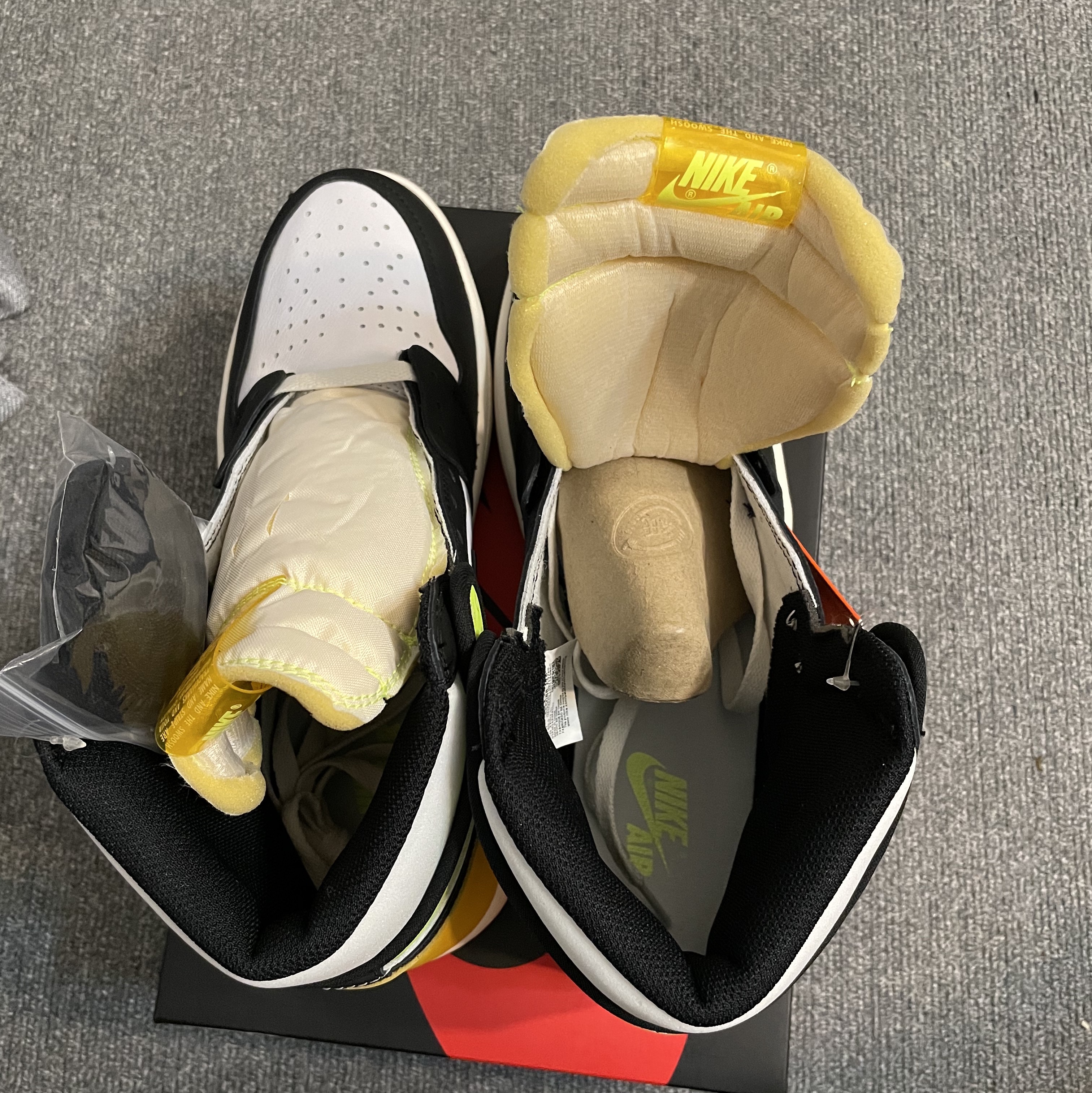 Jordan 1 Retro High OG Volt Gold 착용 스타일 - 3