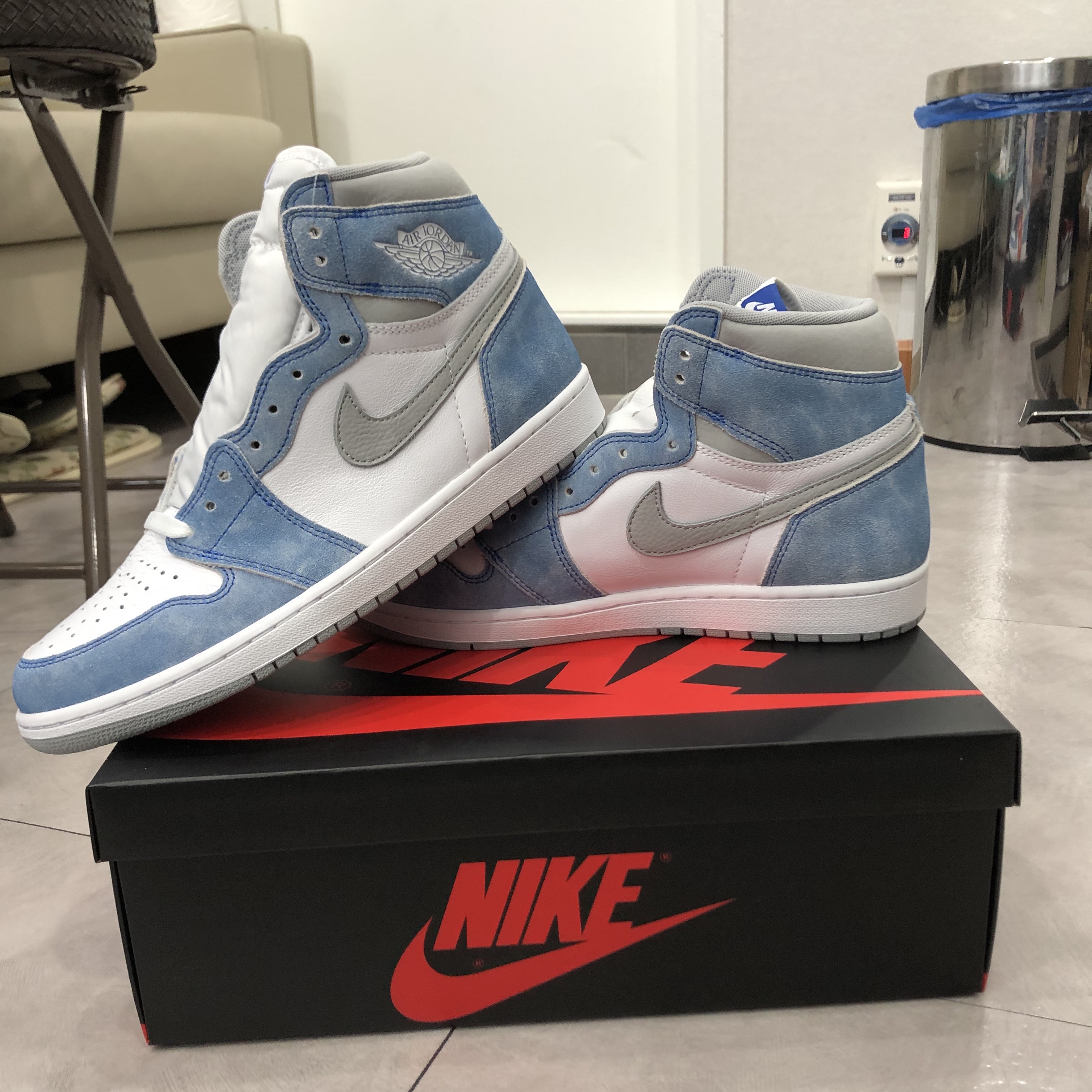Jordan 1 Retro High OG Hyper Royal 착용 스타일 - 2