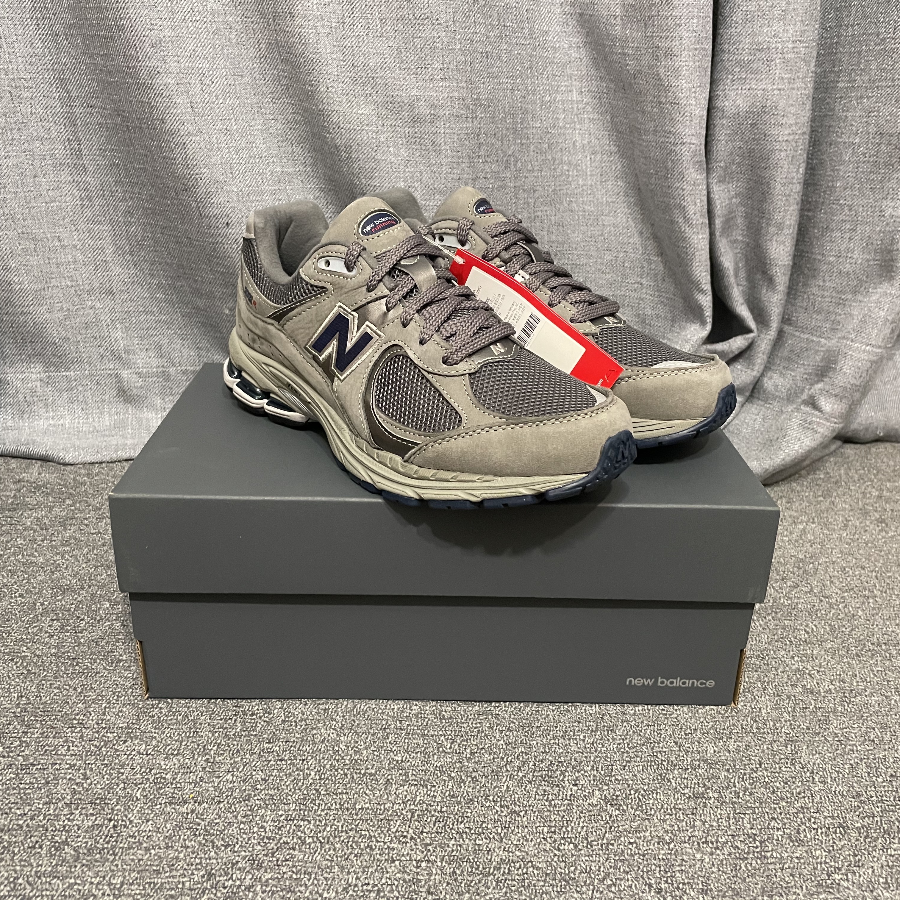 New Balance 2002R Gray 착용 스타일 - 1
