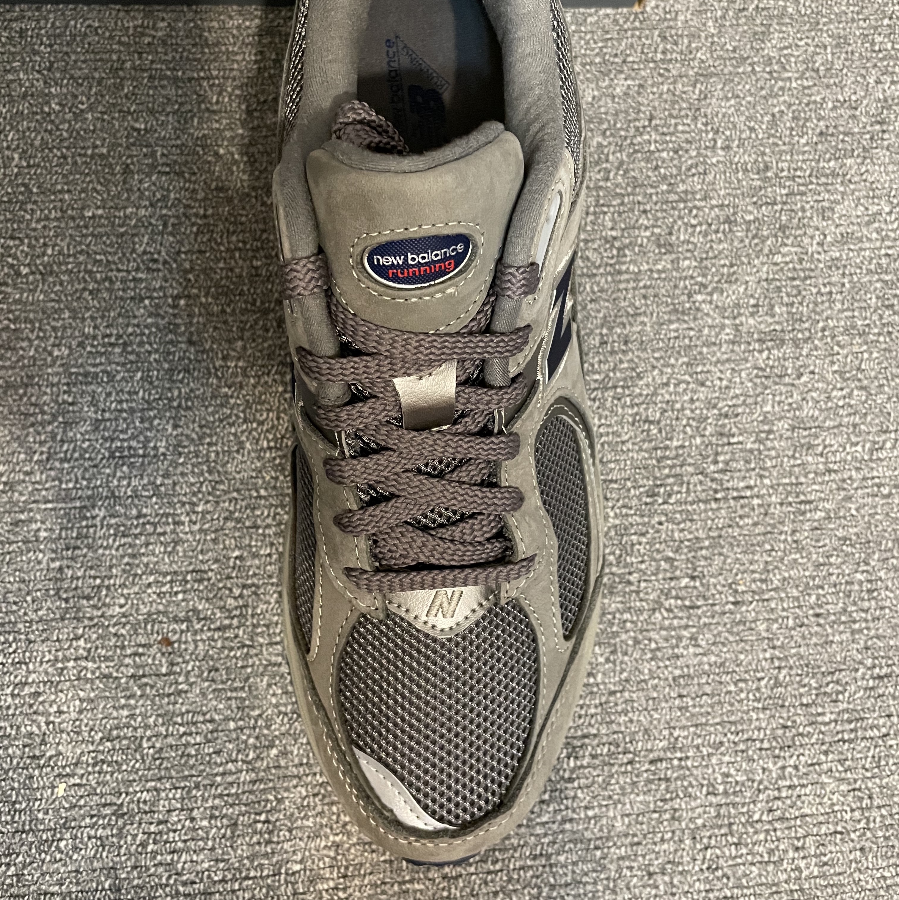 New Balance 2002R Gray 착용 스타일 - 2