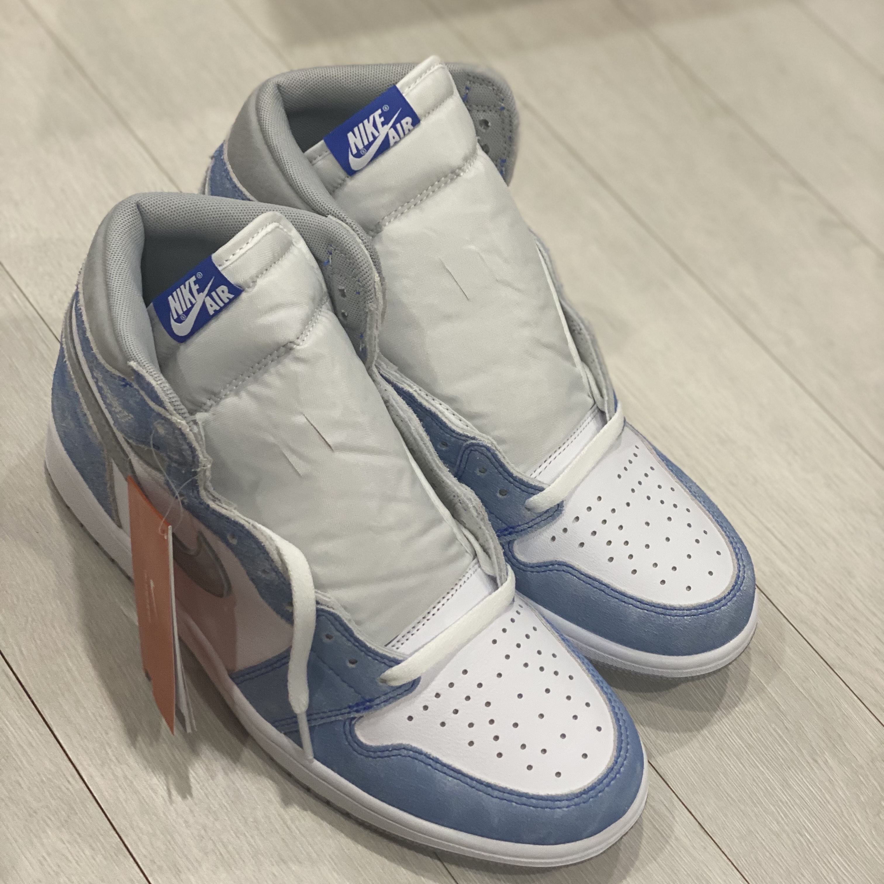 Jordan 1 Retro High OG Hyper Royal 착용 스타일 - 2