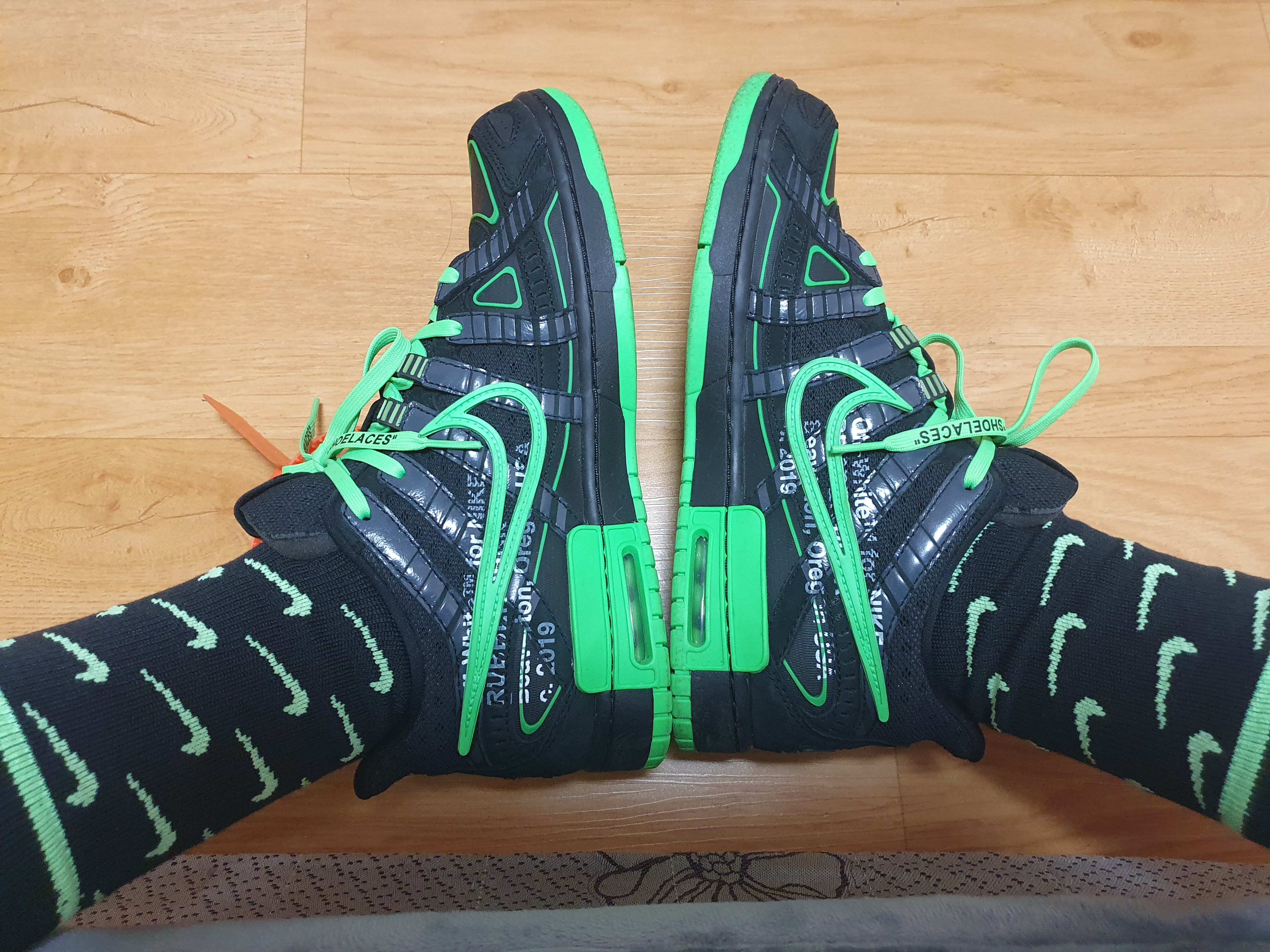 Nike x Off-White Air Rubber Dunk Green Strike 착용 스타일