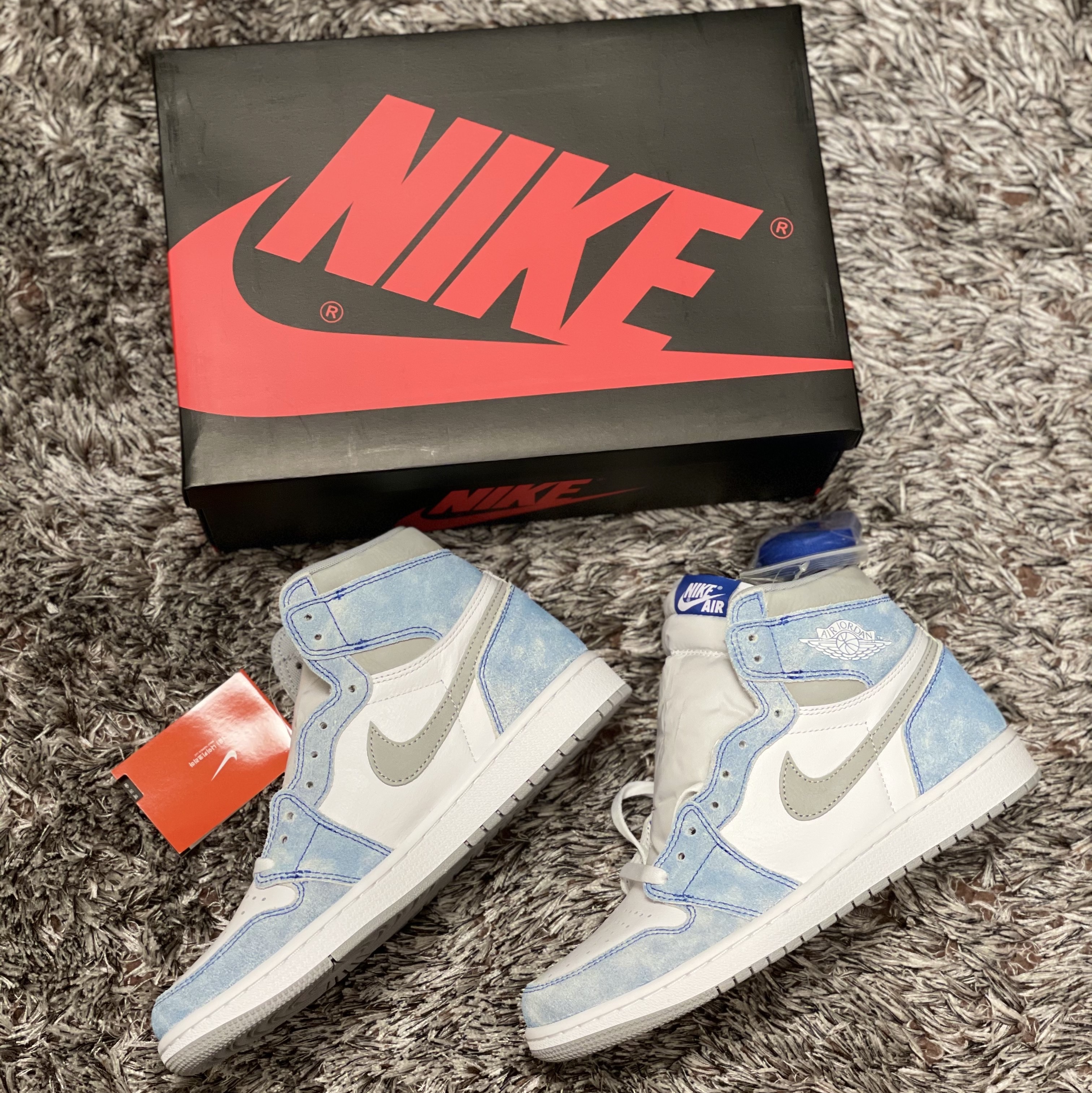 Jordan 1 Retro High OG Hyper Royal 착용 스타일