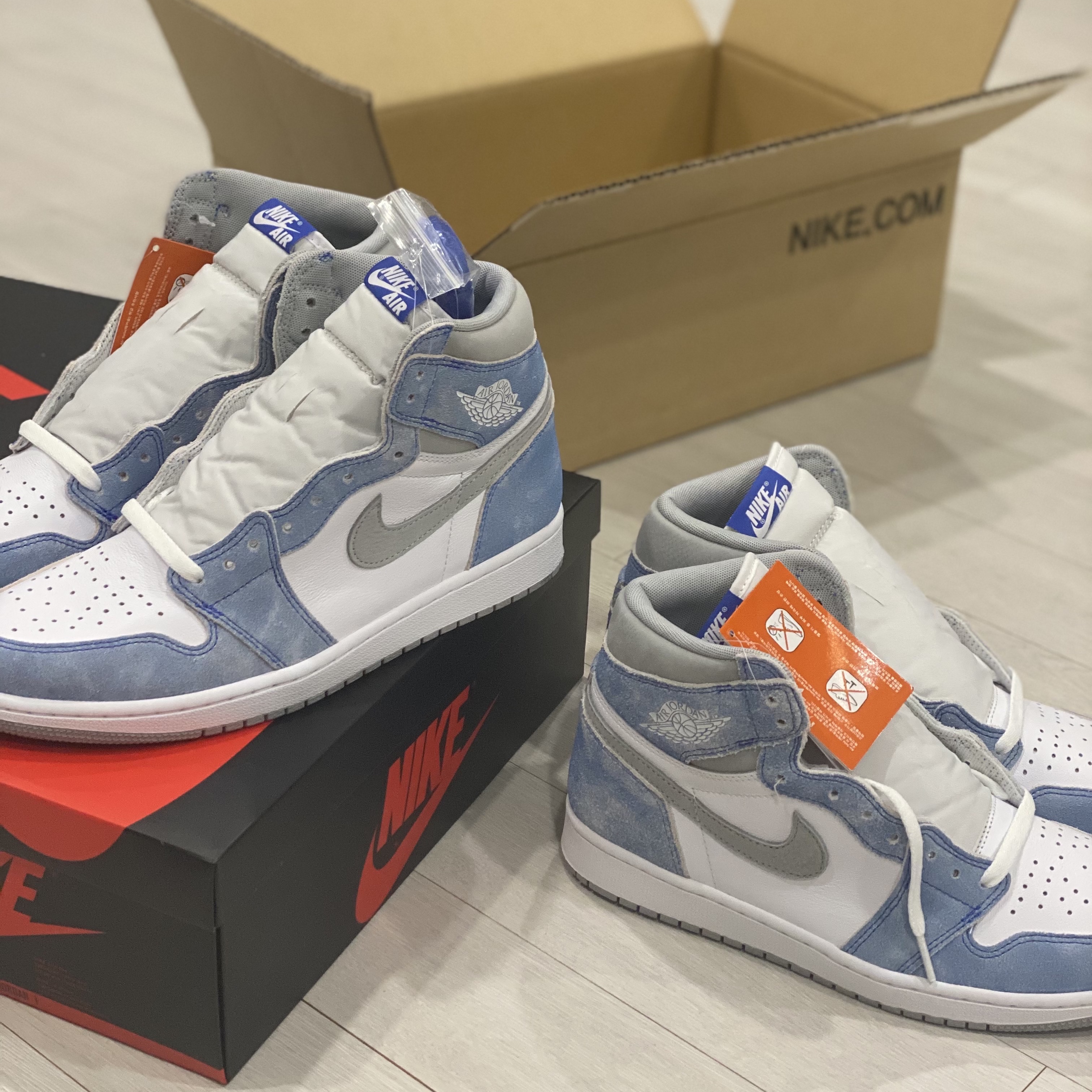 Jordan 1 Retro High OG Hyper Royal 착용 스타일 - 1