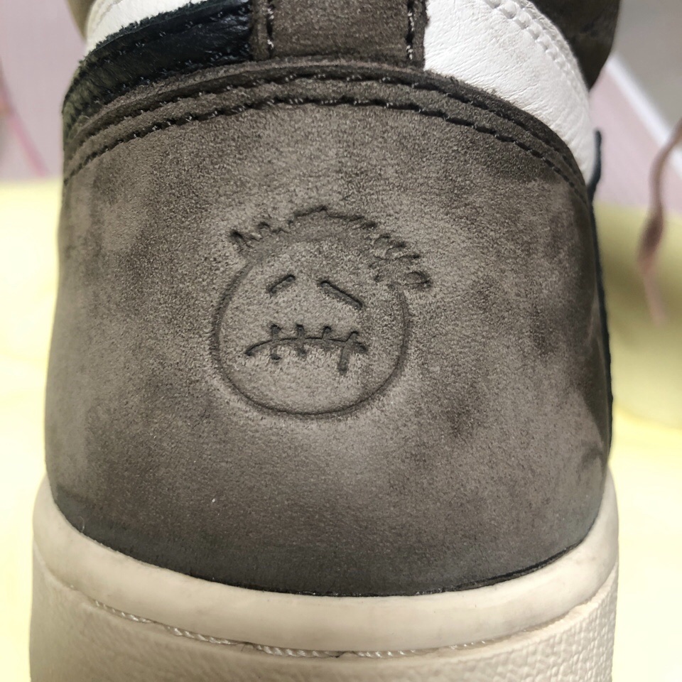 Jordan 1 x Travis Scott Retro High OG SP Mocha 착용 스타일 - 2