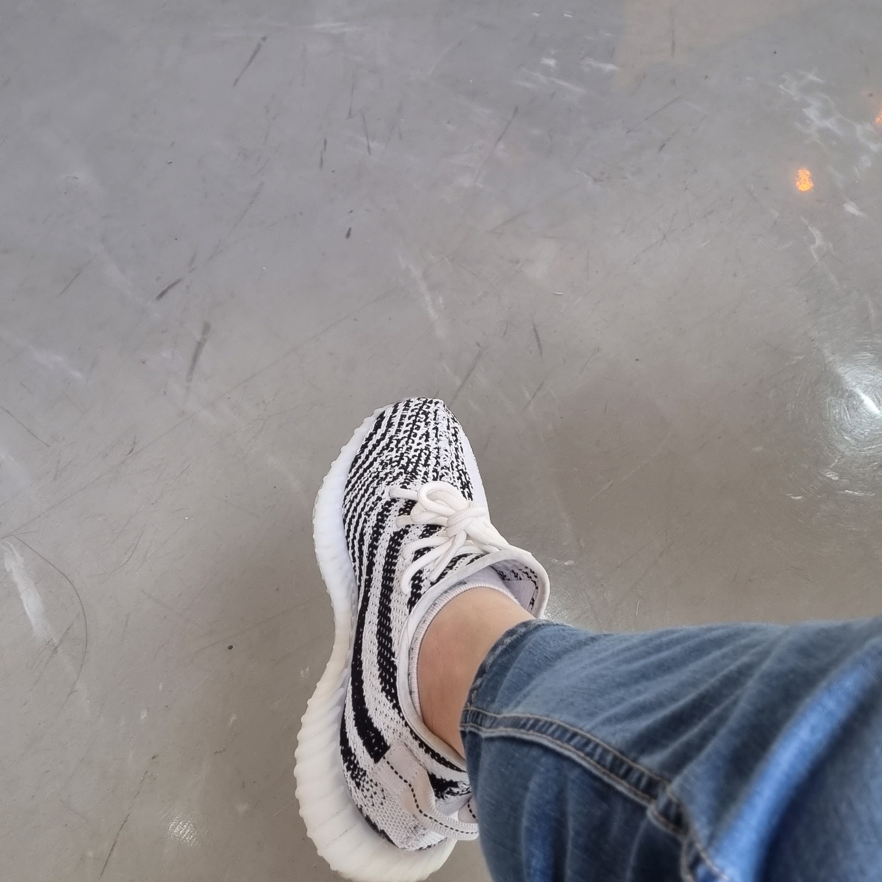 Adidas Yeezy Boost 350 V2 Zebra 2017/2019/2020 착용 스타일
