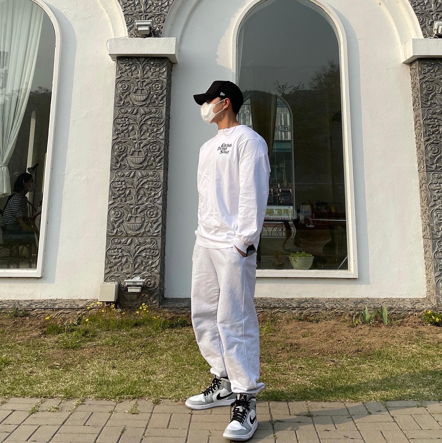 Jordan 1 Mid Light Smoke Grey 착용 스타일 - 1
