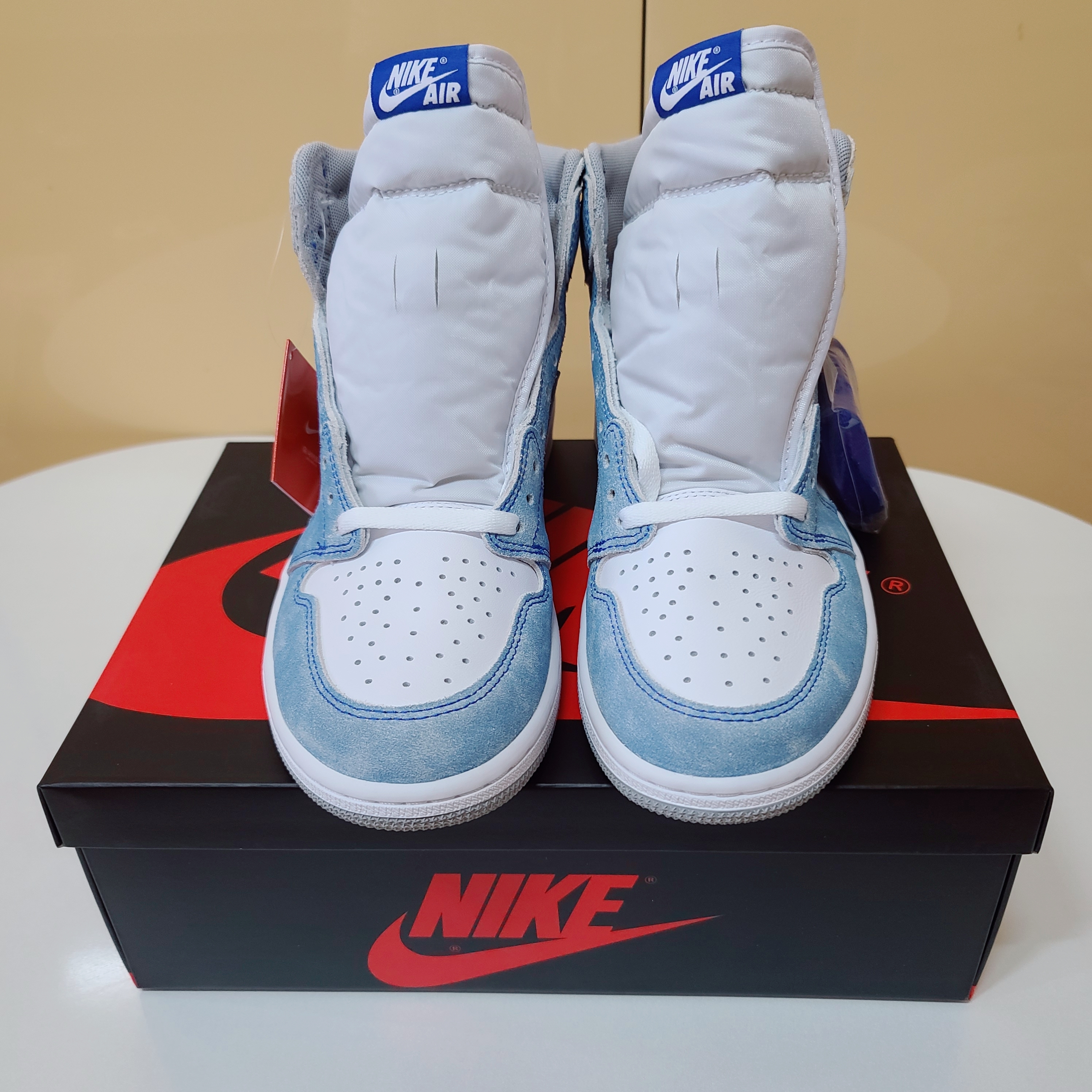 Jordan 1 Retro High OG Hyper Royal 착용 스타일 - 4