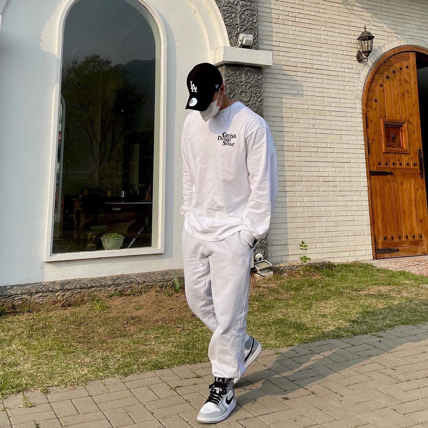 Jordan 1 Mid Light Smoke Grey 착용 스타일 - 2