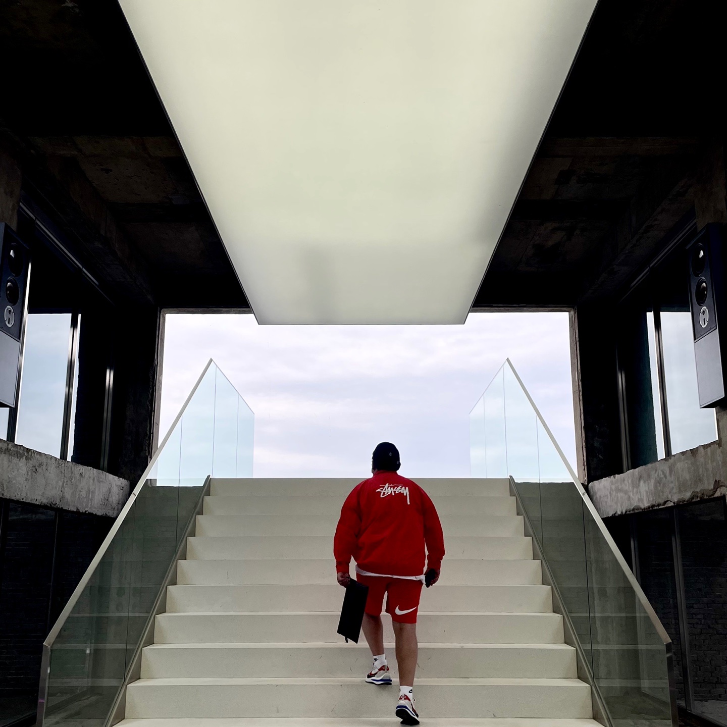 Nike x Stussy Windrunner Jacket Habanero Red, Nike x Stussy Water Shorts Habanero Red 착용 스타일