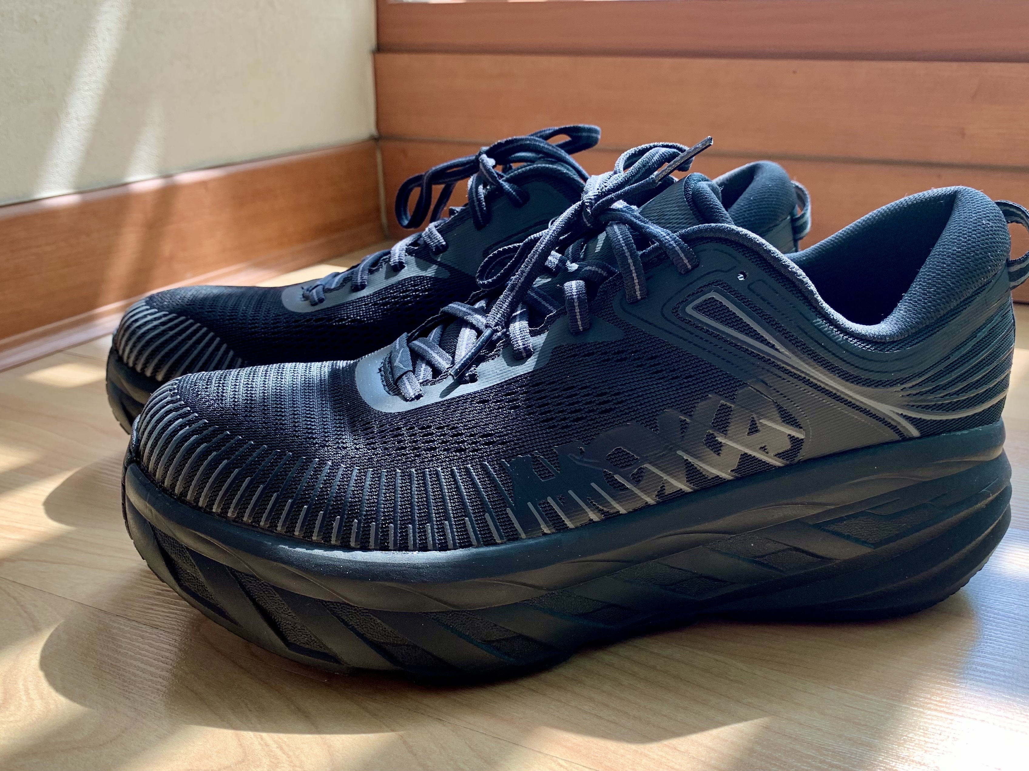 Hoka Bondi 7 Black - Wide 착용 스타일 - 3