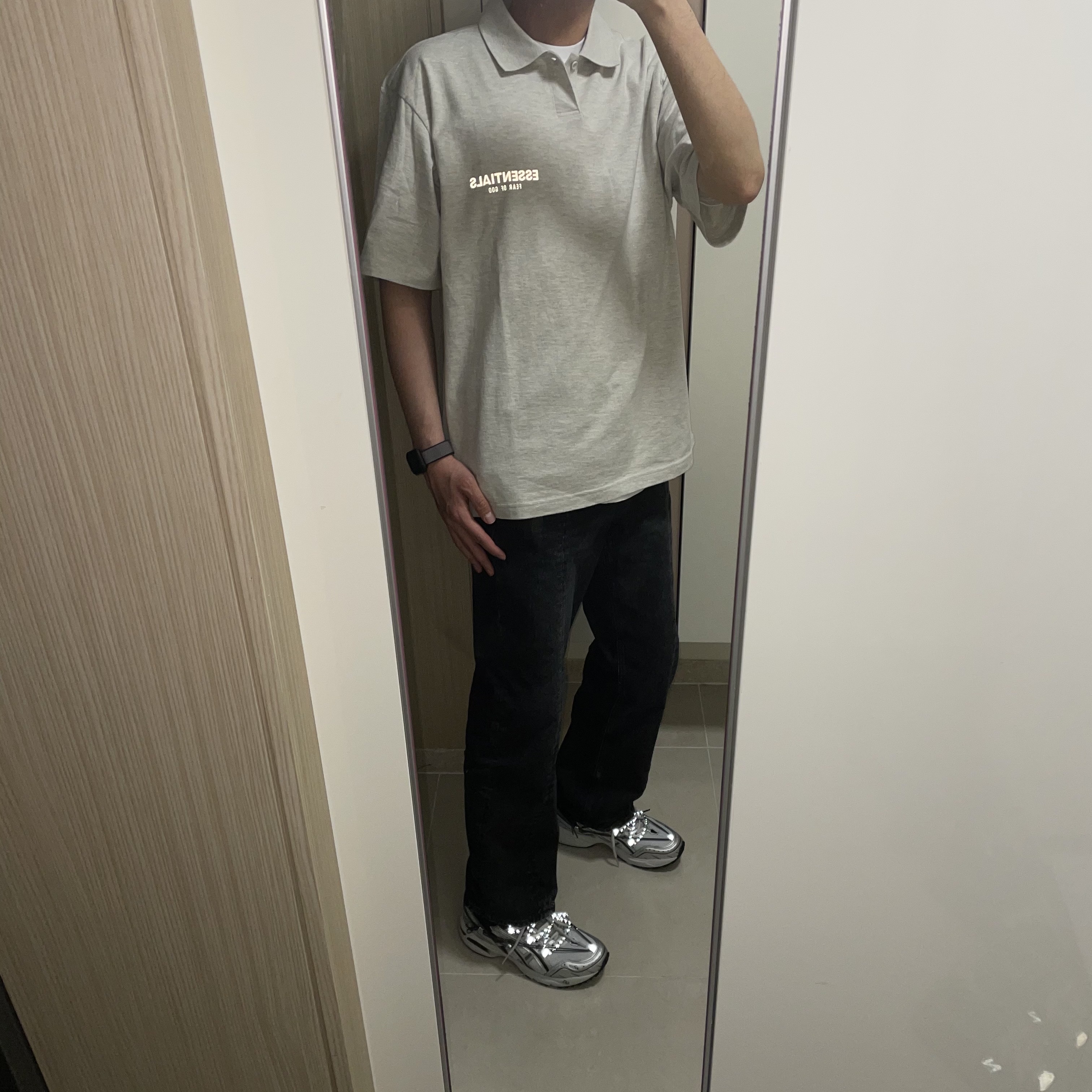 Essentials Short Sleeve Boxy Polo Oatmeal/Oatmeal Heather/Light Heather Oatmeal 2020, Asics x Andersson Bell Gel-1090 Glacier Grey Silver 착용 스타일 - 2