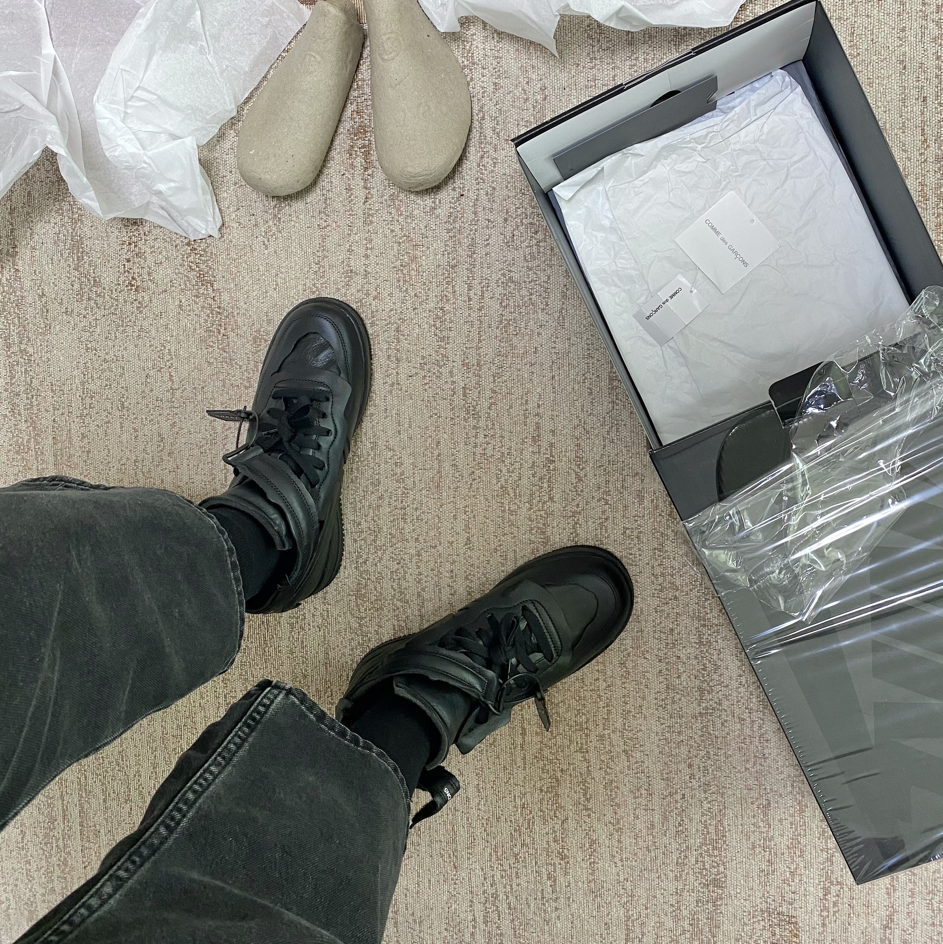 Nike x Comme des Garcons Homme Plus Air Force Mid Black, Nike x Comme des Garcons Homme Plus Air Force Mid White 착용 스타일 - 2