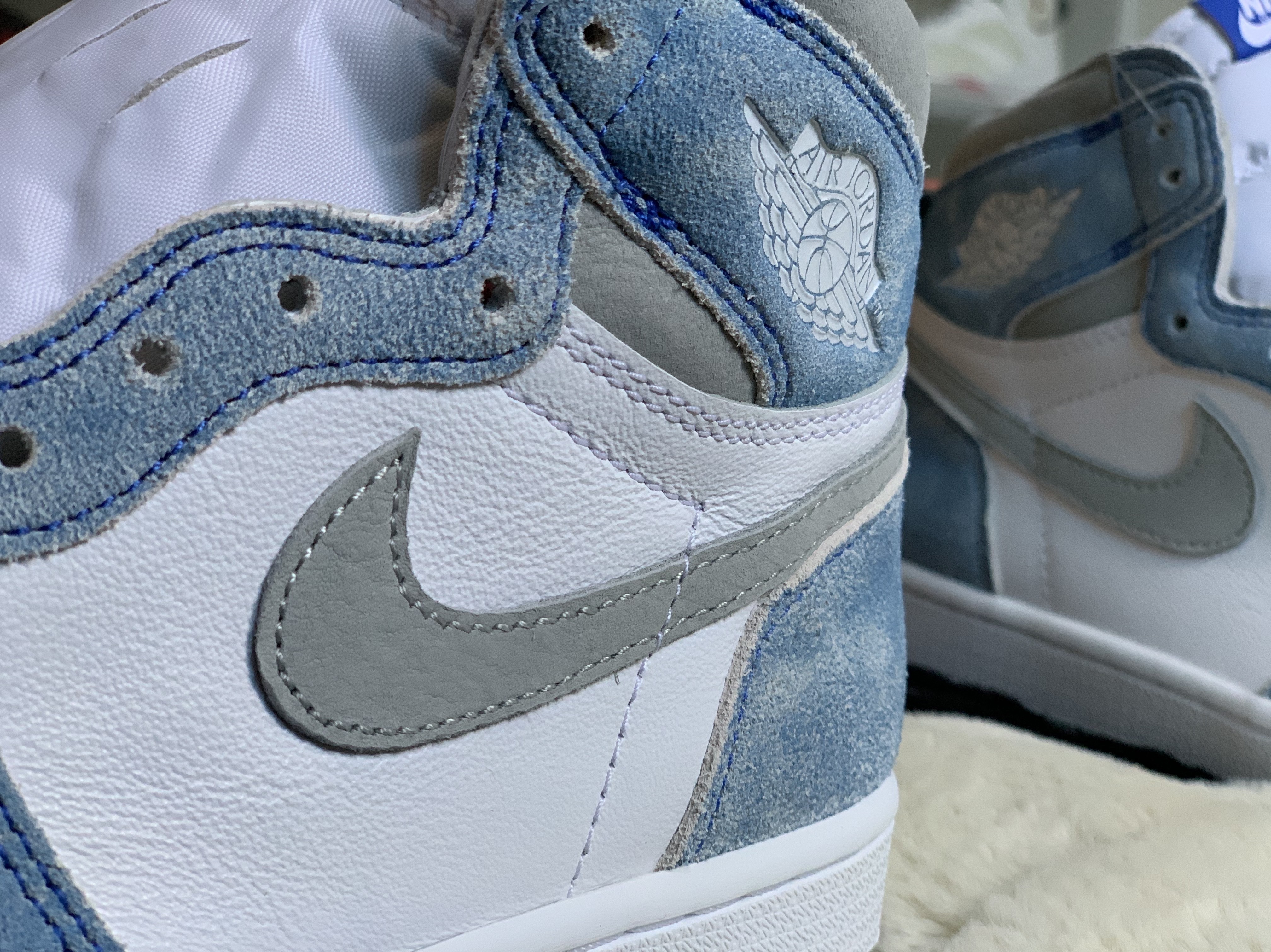 Jordan 1 Retro High OG Hyper Royal 착용 스타일 - 4