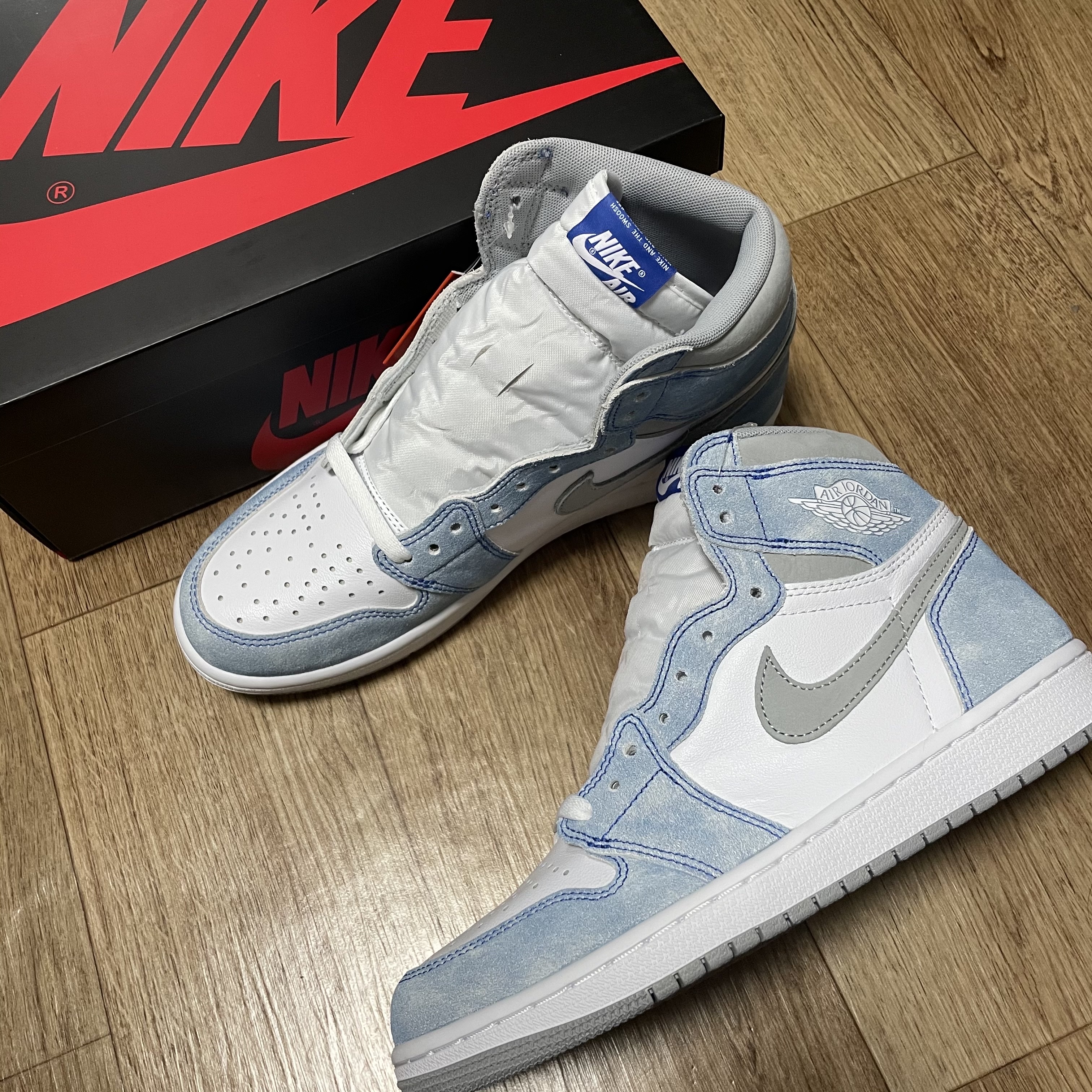 Jordan 1 Retro High OG Hyper Royal 착용 스타일 - 2
