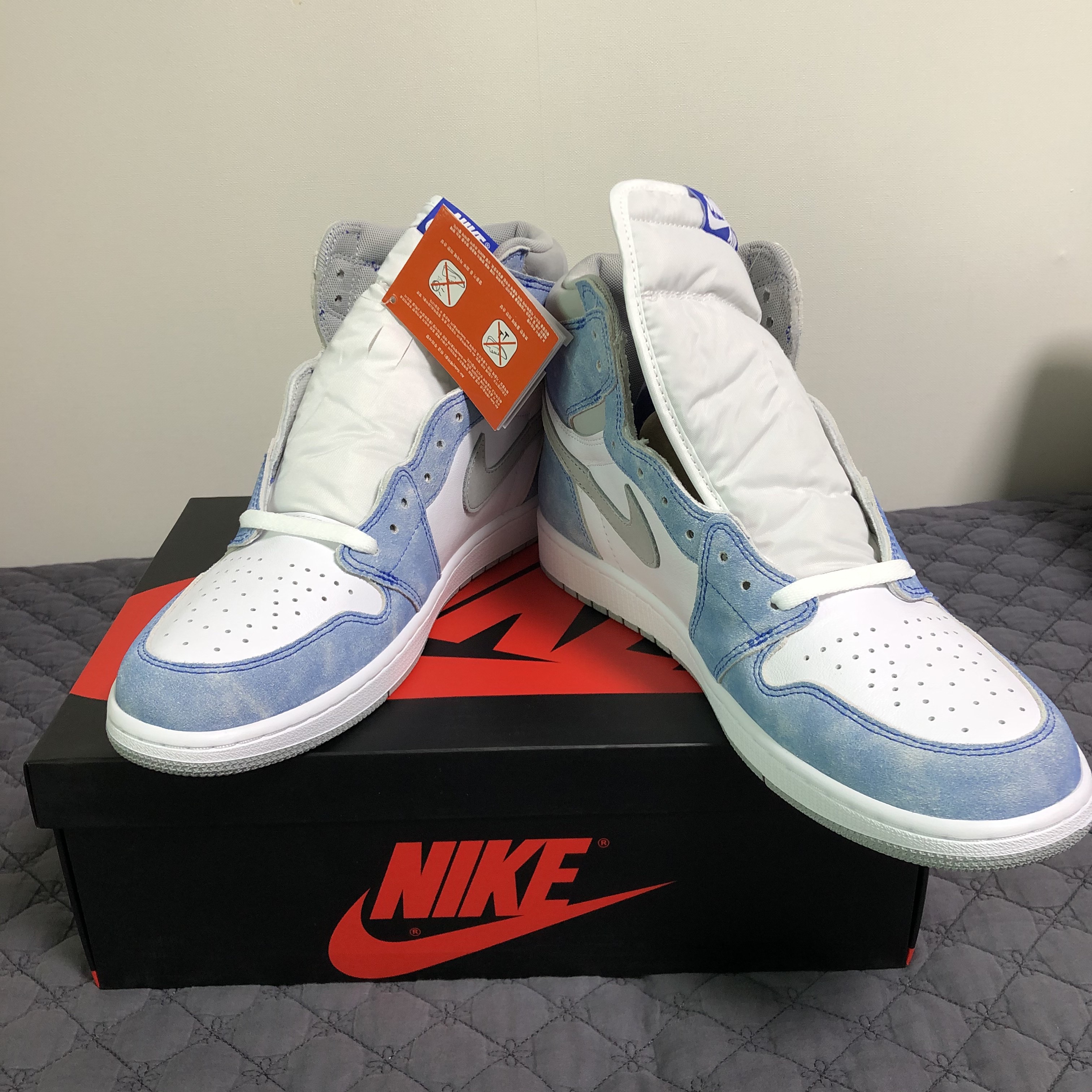 Jordan 1 Retro High OG Hyper Royal 착용 스타일 - 2