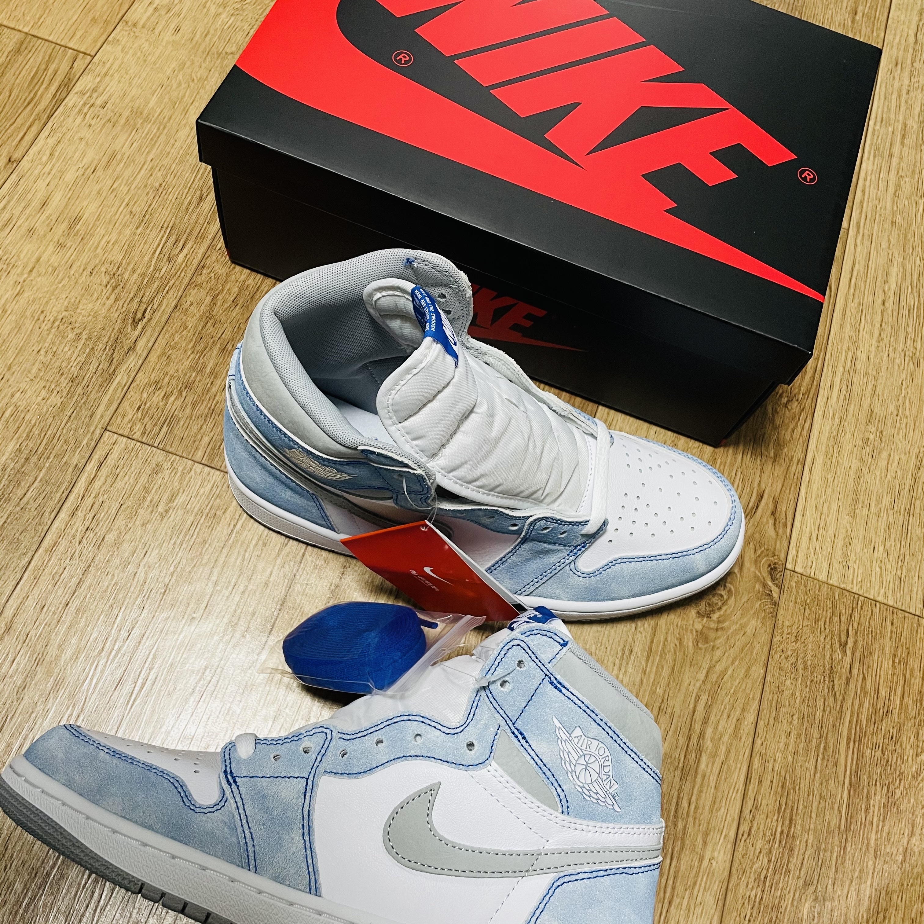 Jordan 1 Retro High OG Hyper Royal 착용 스타일 - 3