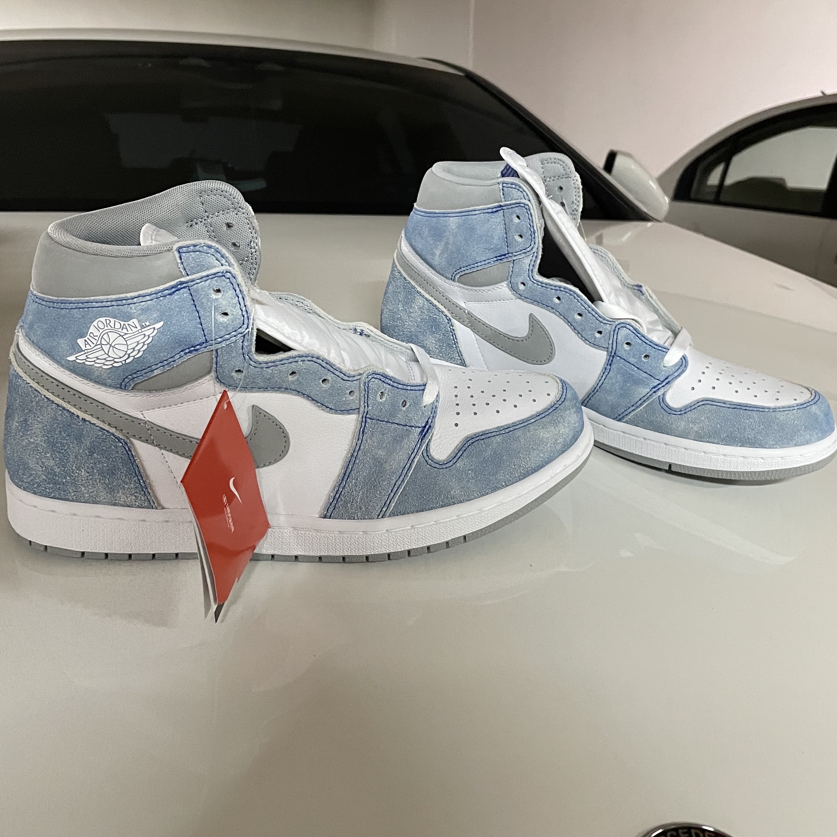 Jordan 1 Retro High OG Hyper Royal, (TD) Vans x The Simpsons Slip-On Fish Blinky 착용 스타일 - 1
