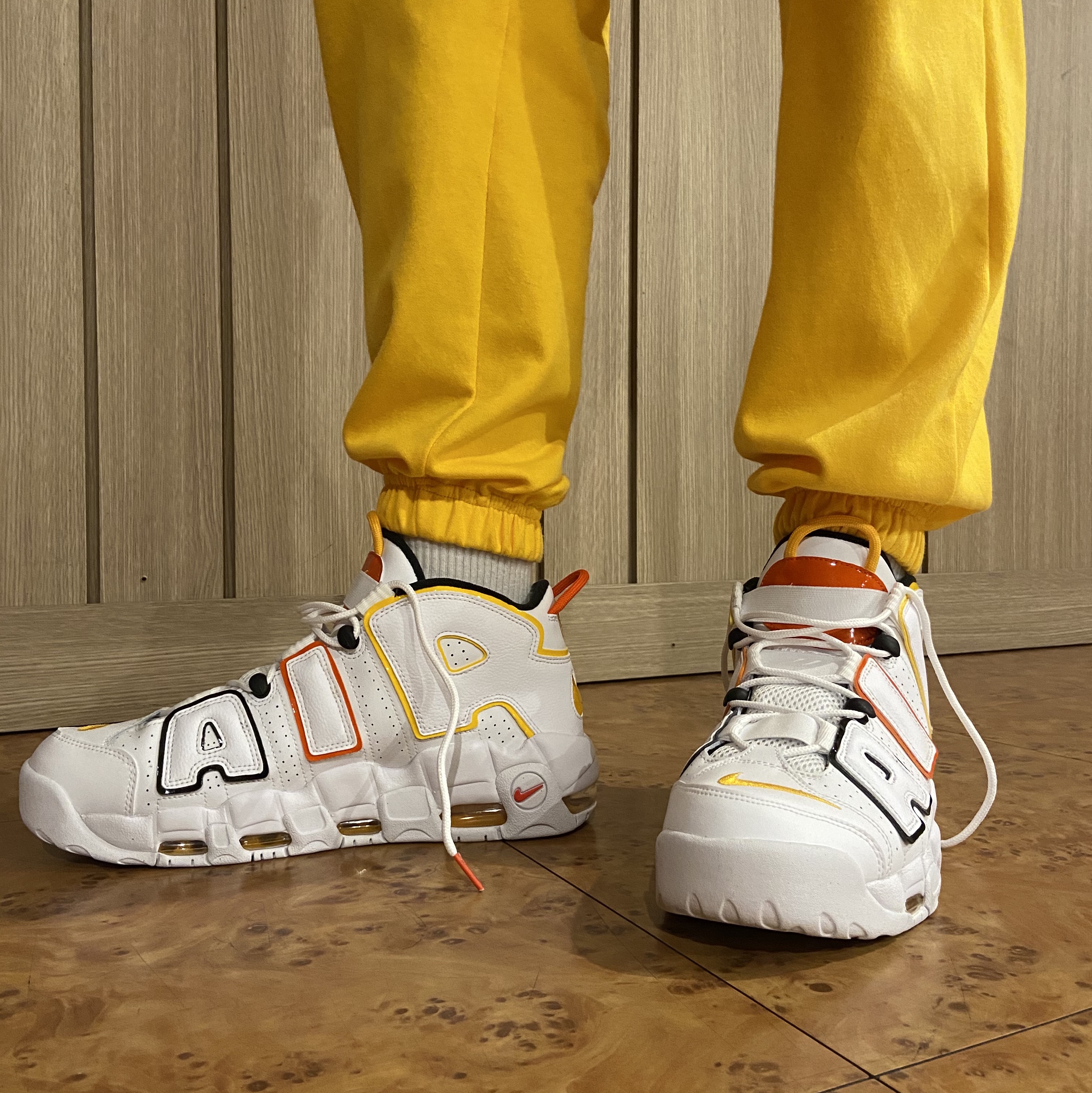 Nike Air More Uptempo Rayguns 착용 스타일