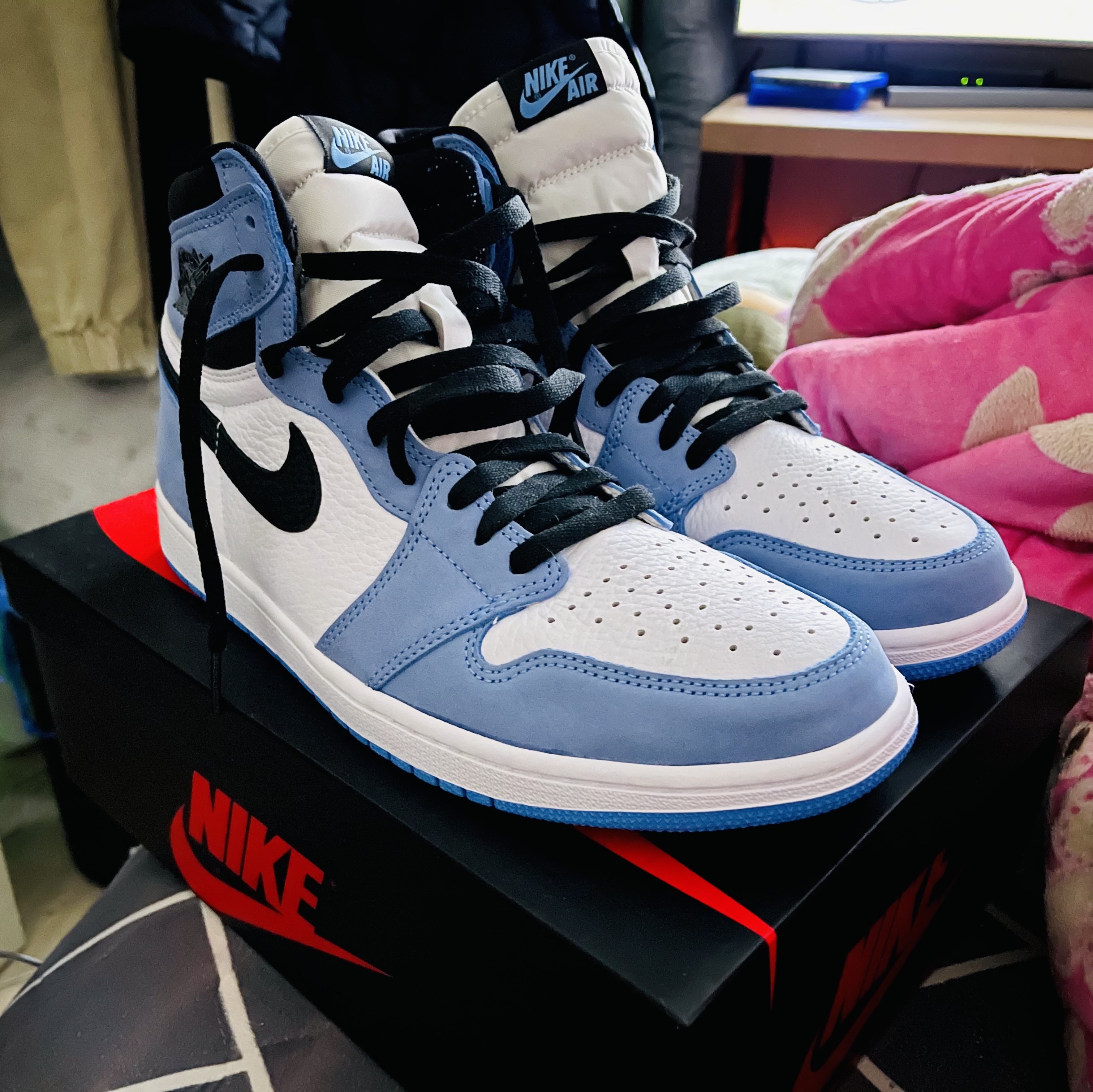 Jordan 1 Retro High OG University Blue 착용 스타일