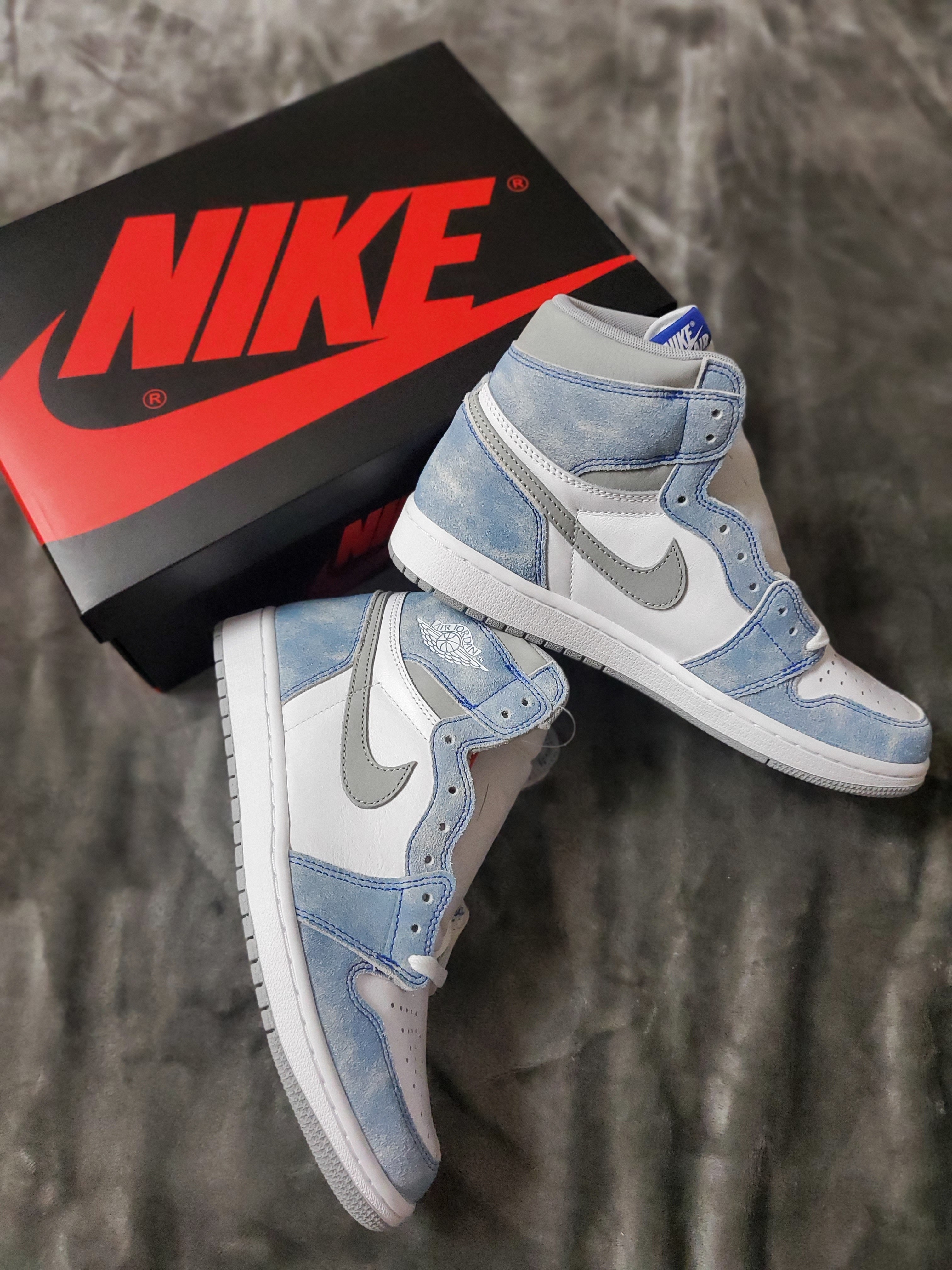 Jordan 1 Retro High OG Hyper Royal 착용 스타일 - 2