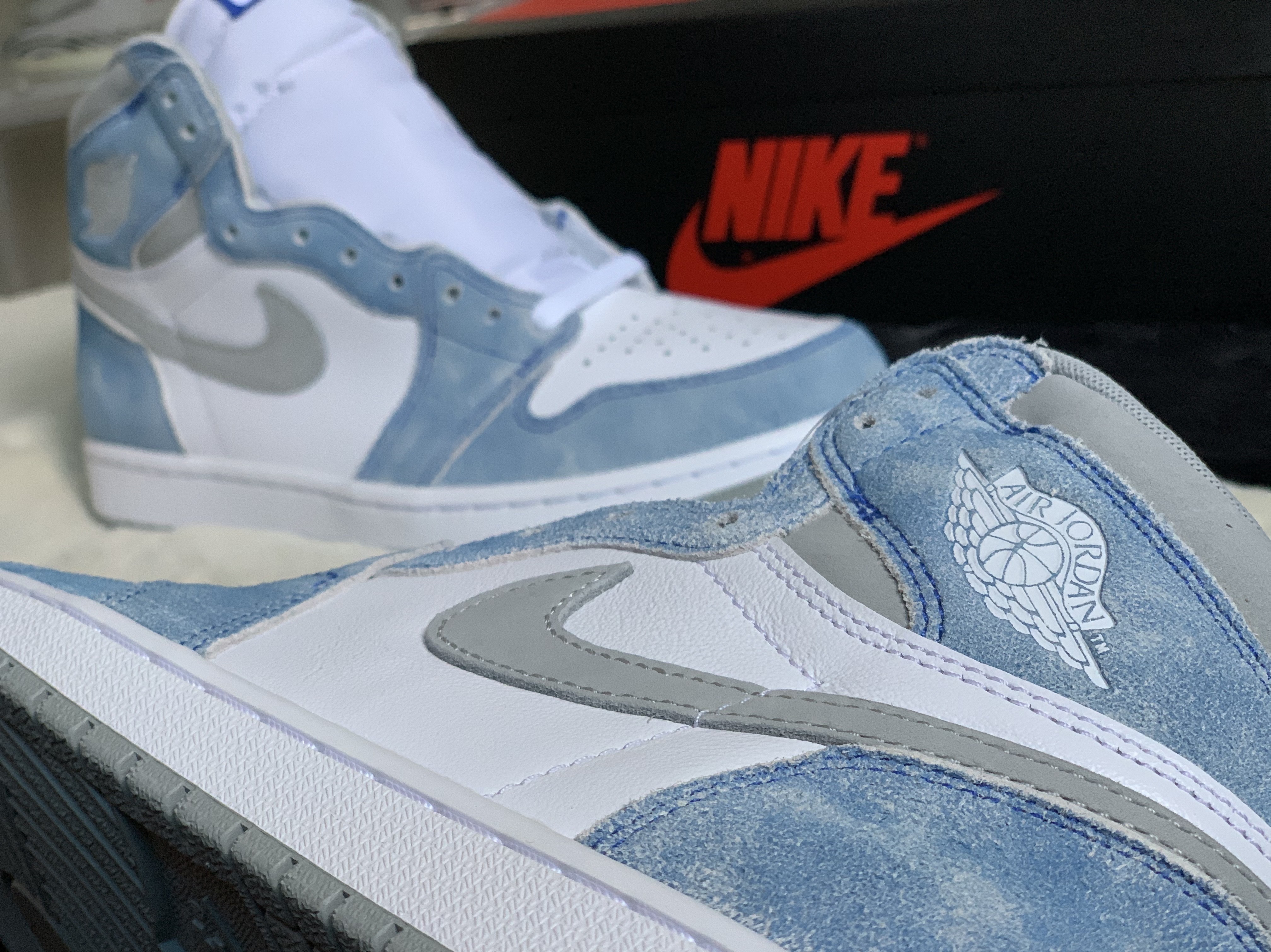Jordan 1 Retro High OG Hyper Royal 착용 스타일 - 3