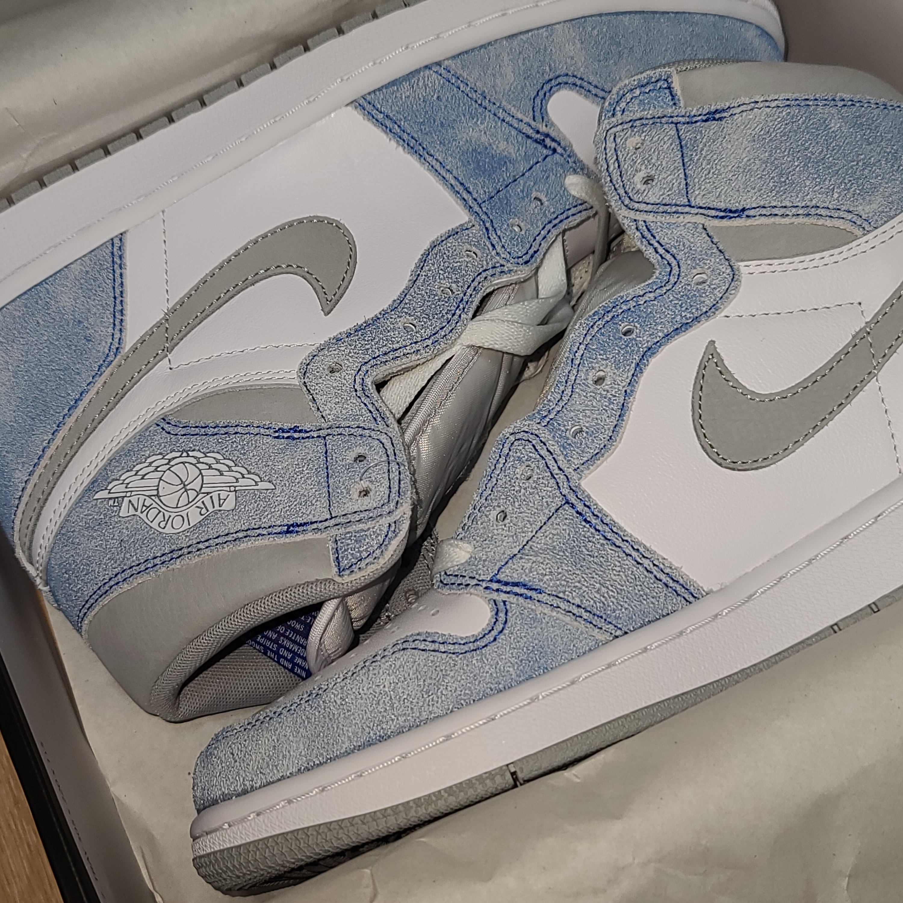 Jordan 1 Retro High OG Hyper Royal 착용 스타일 - 1