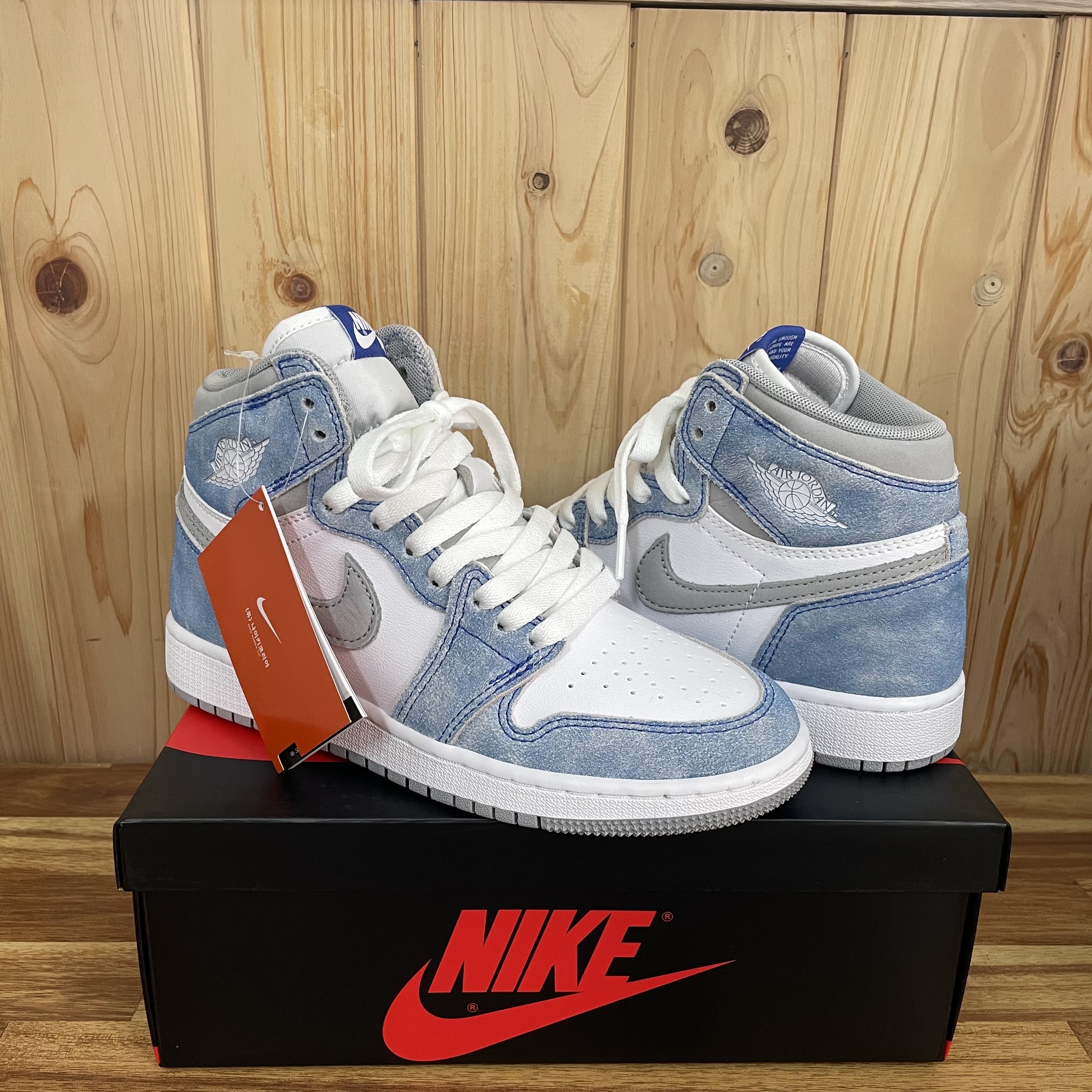Jordan 1 Retro High OG Hyper Royal 착용 스타일