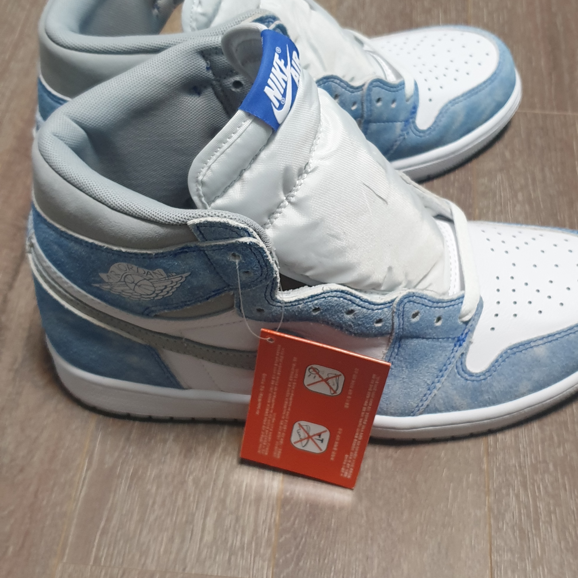 Jordan 1 Retro High OG Hyper Royal 착용 스타일 - 1