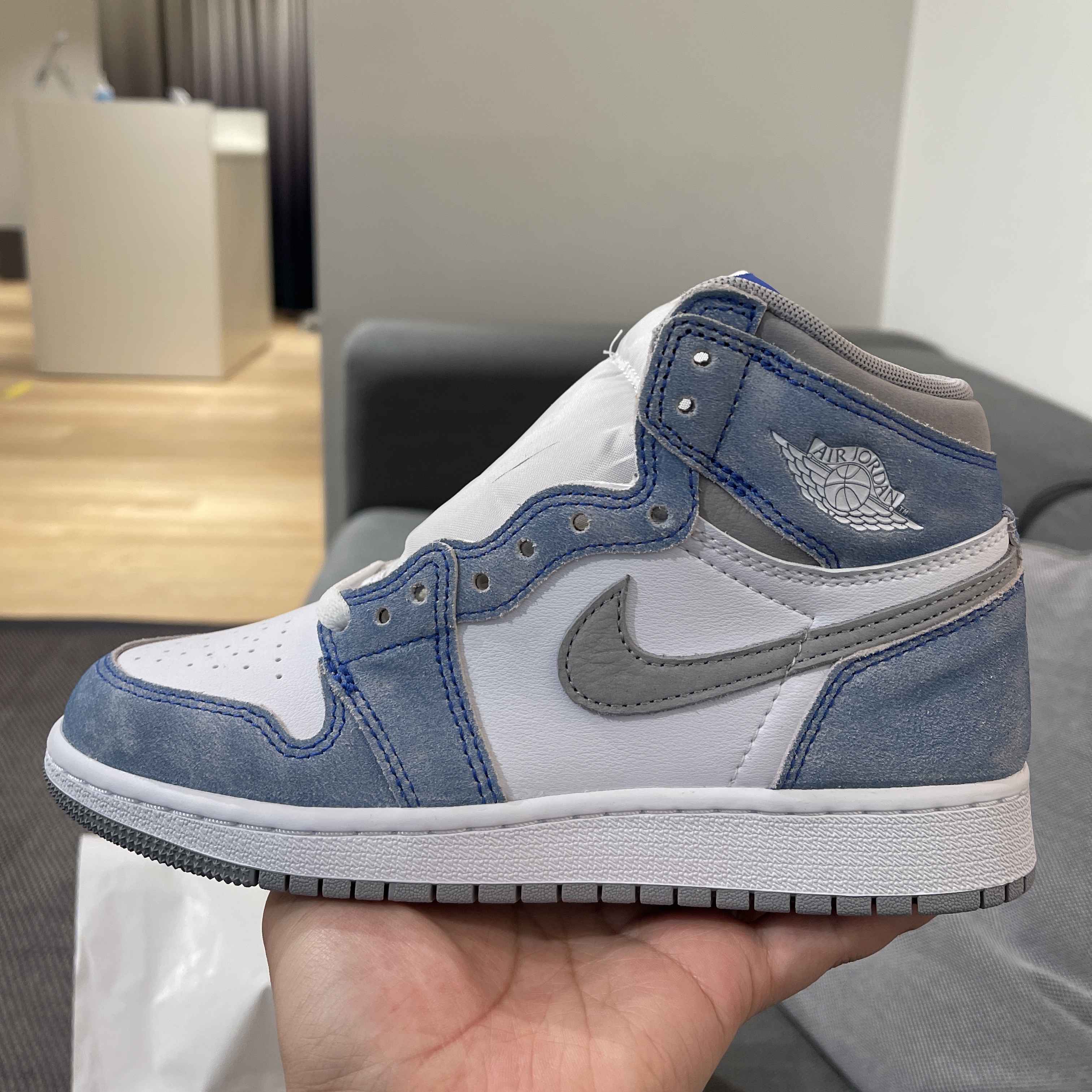 (GS) Jordan 1 Retro High OG Hyper Royal 착용 스타일 - 2