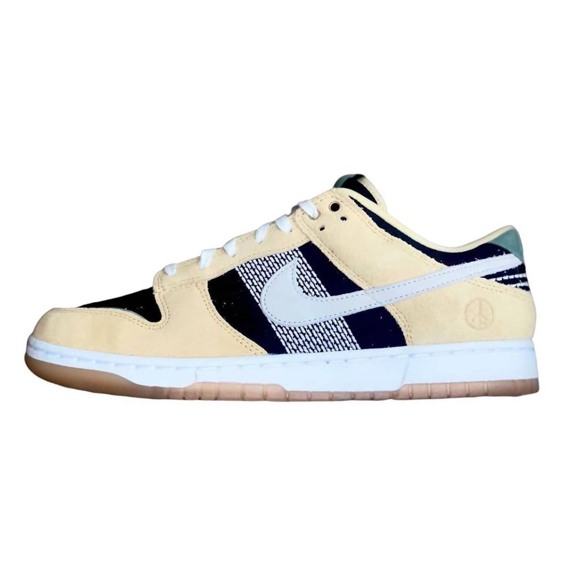 Nike SB Dunk Low Pro Mystic Navy 착용 스타일 - 2