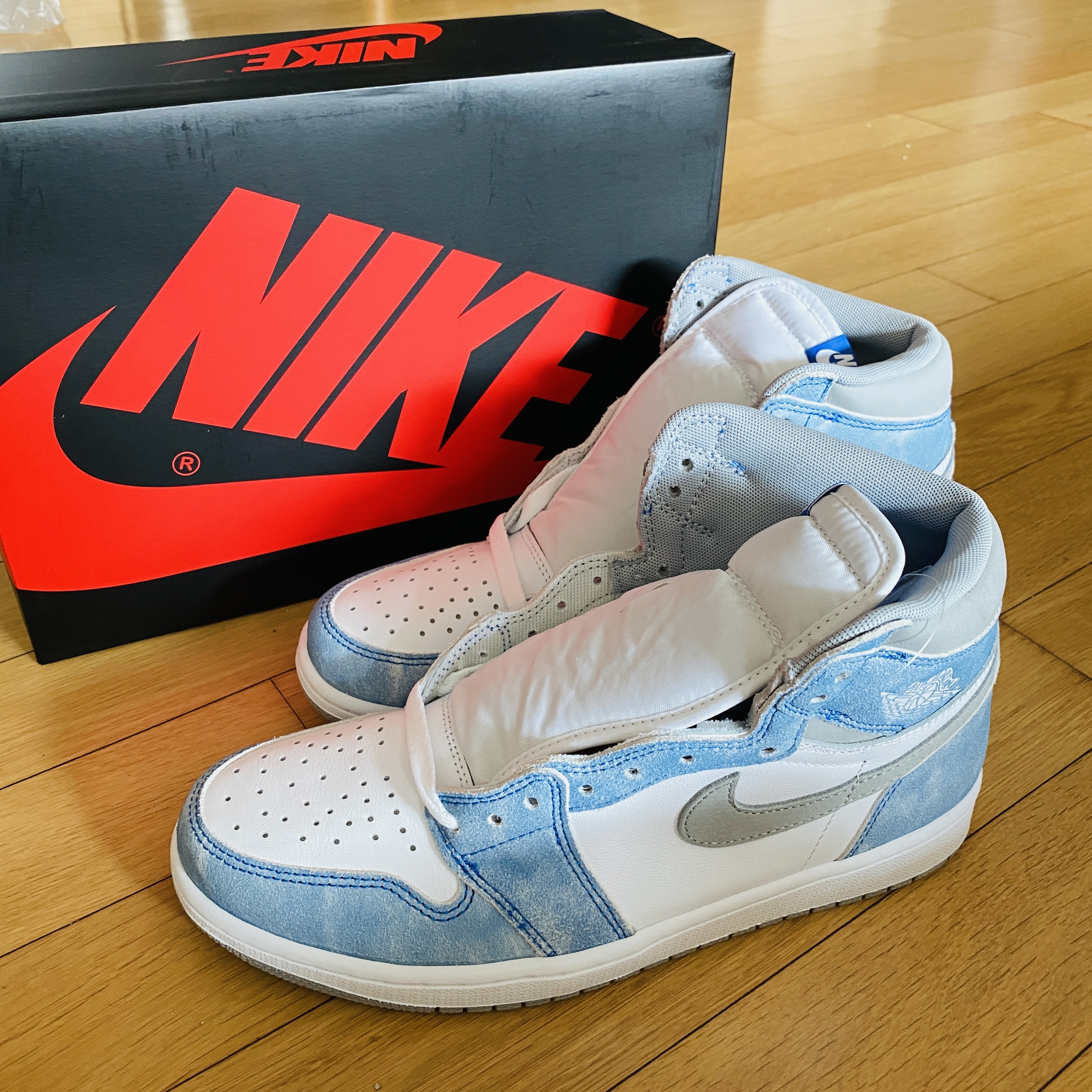 Jordan 1 Retro High OG Hyper Royal 착용 스타일 - 2