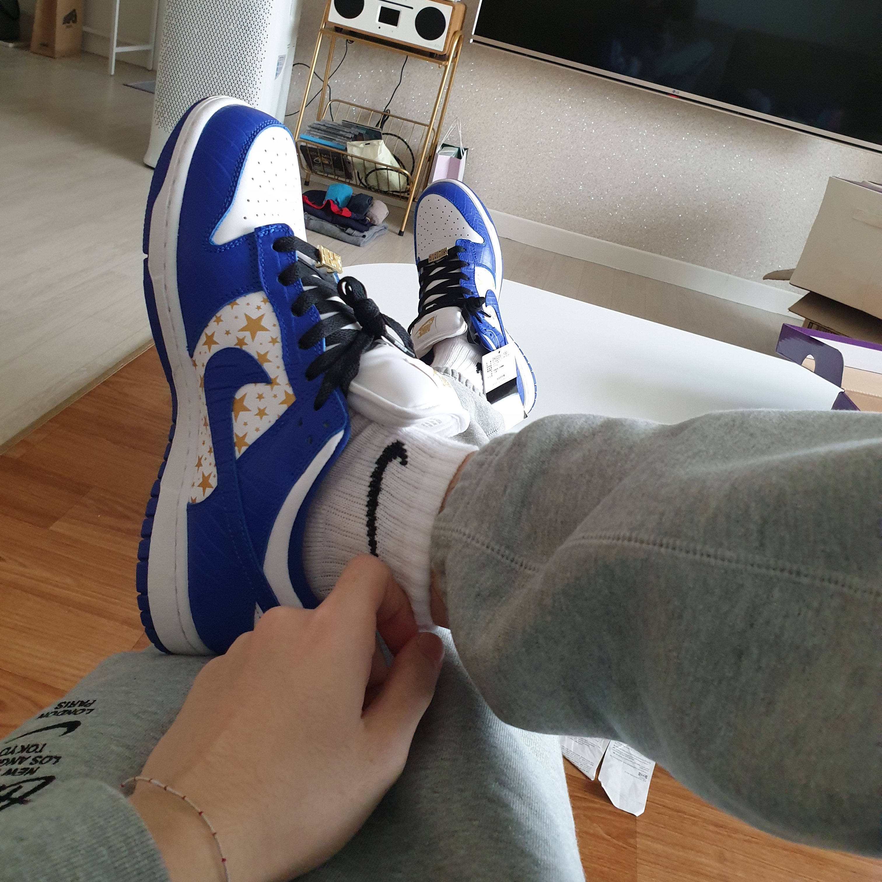 Nike x Supreme SB Dunk Low Hyper Blue, Nike x Stussy NRG ZR Fleece Crewneck Heather Grey - US/EU 착용 스타일