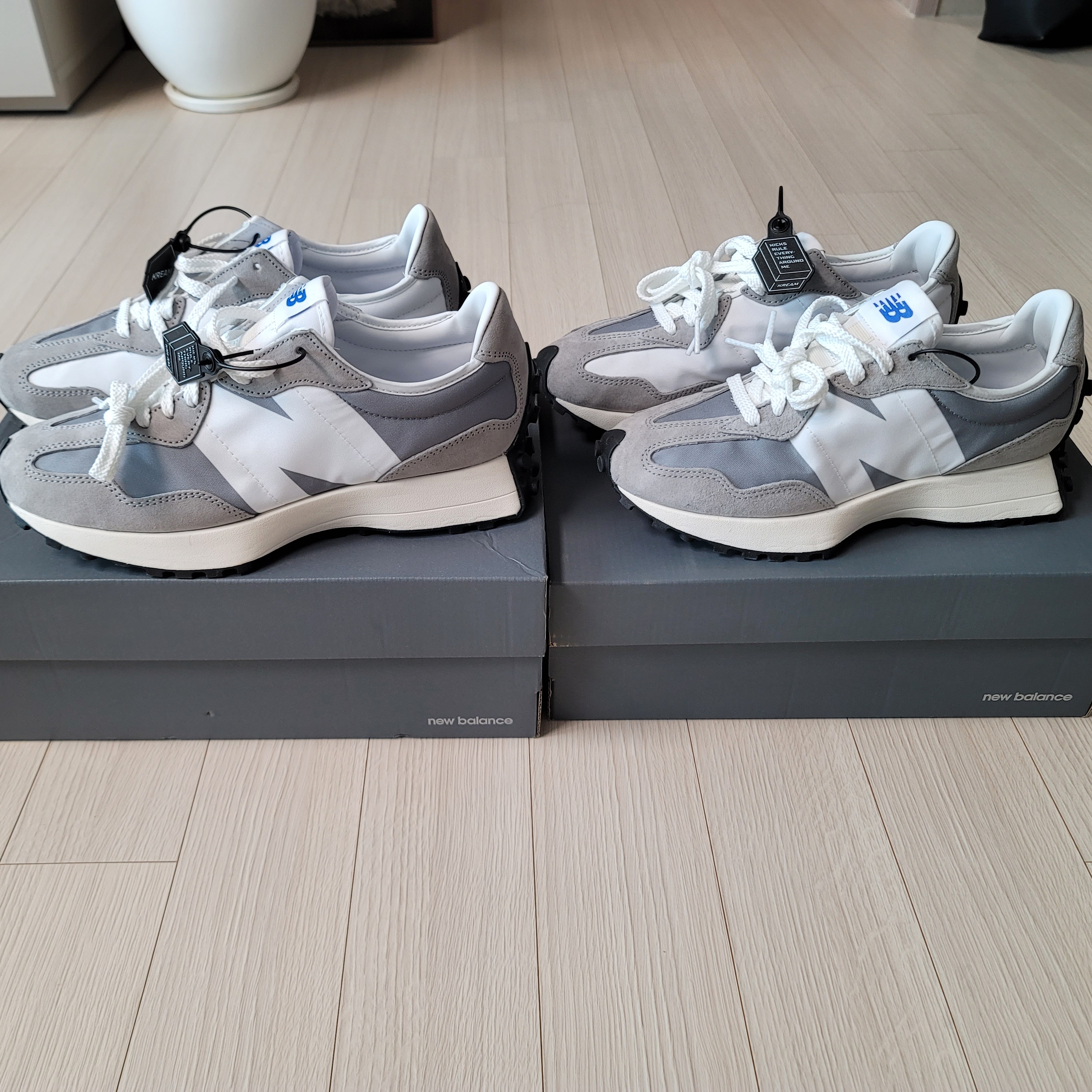 New Balance 327 Grey 착용 스타일