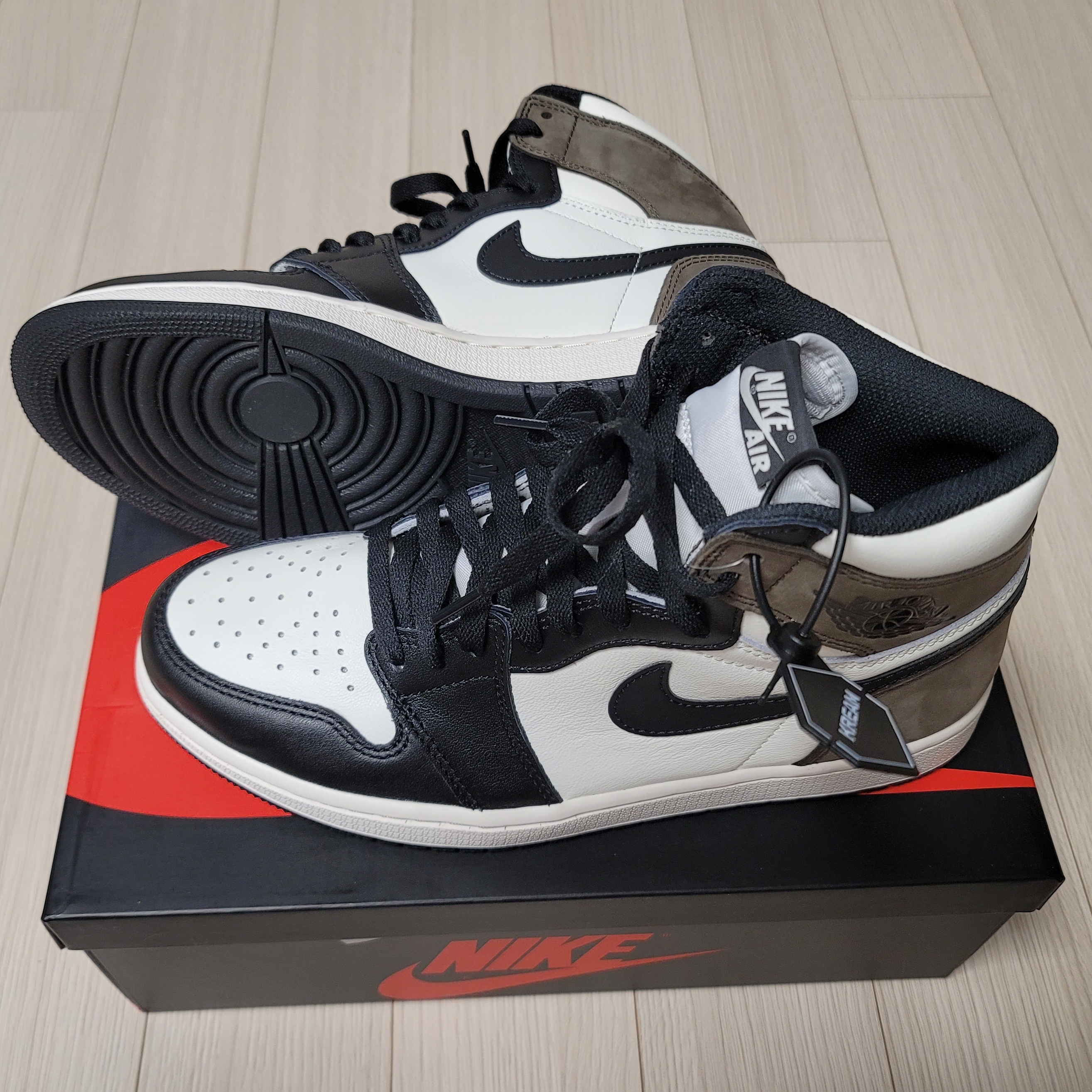 Jordan 1 Retro High OG Black Mocha 착용 스타일
