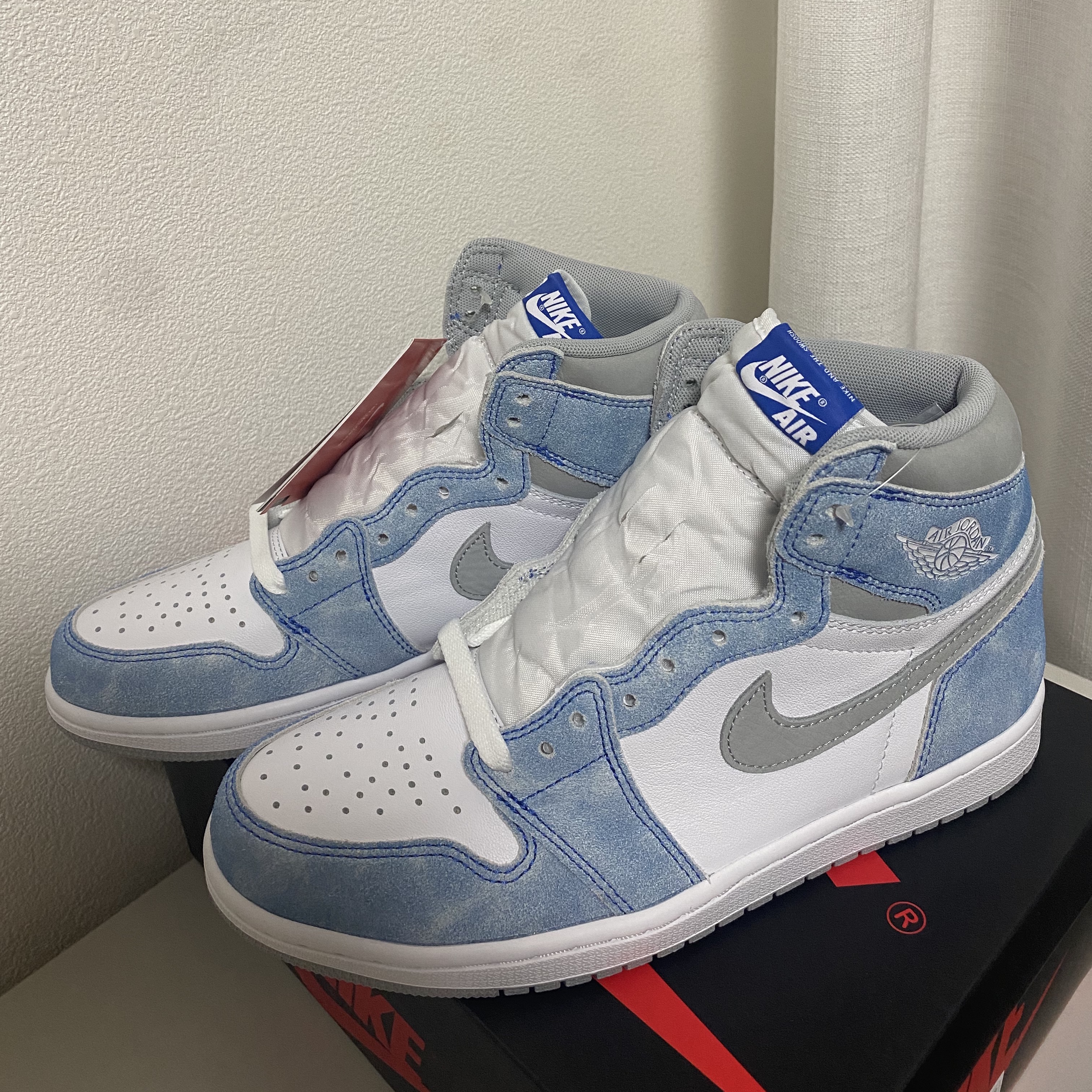 Jordan 1 Retro High OG Hyper Royal 착용 스타일 - 1