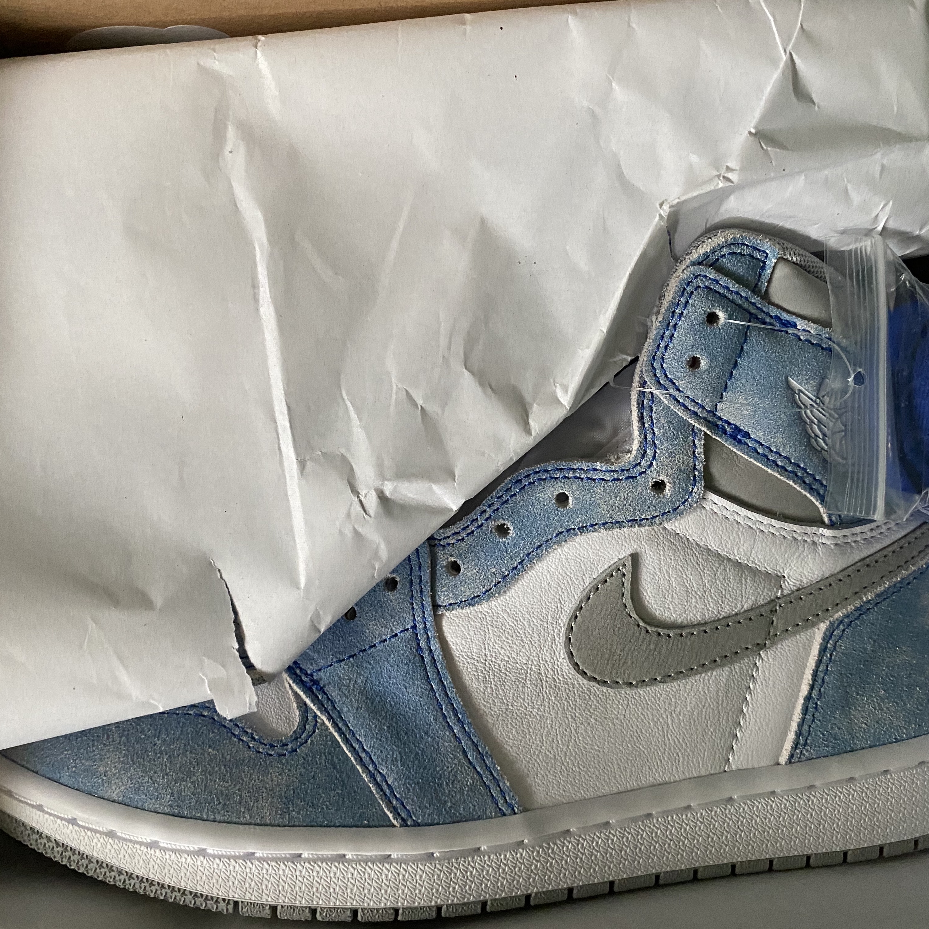 Jordan 1 Retro High OG Hyper Royal 착용 스타일
