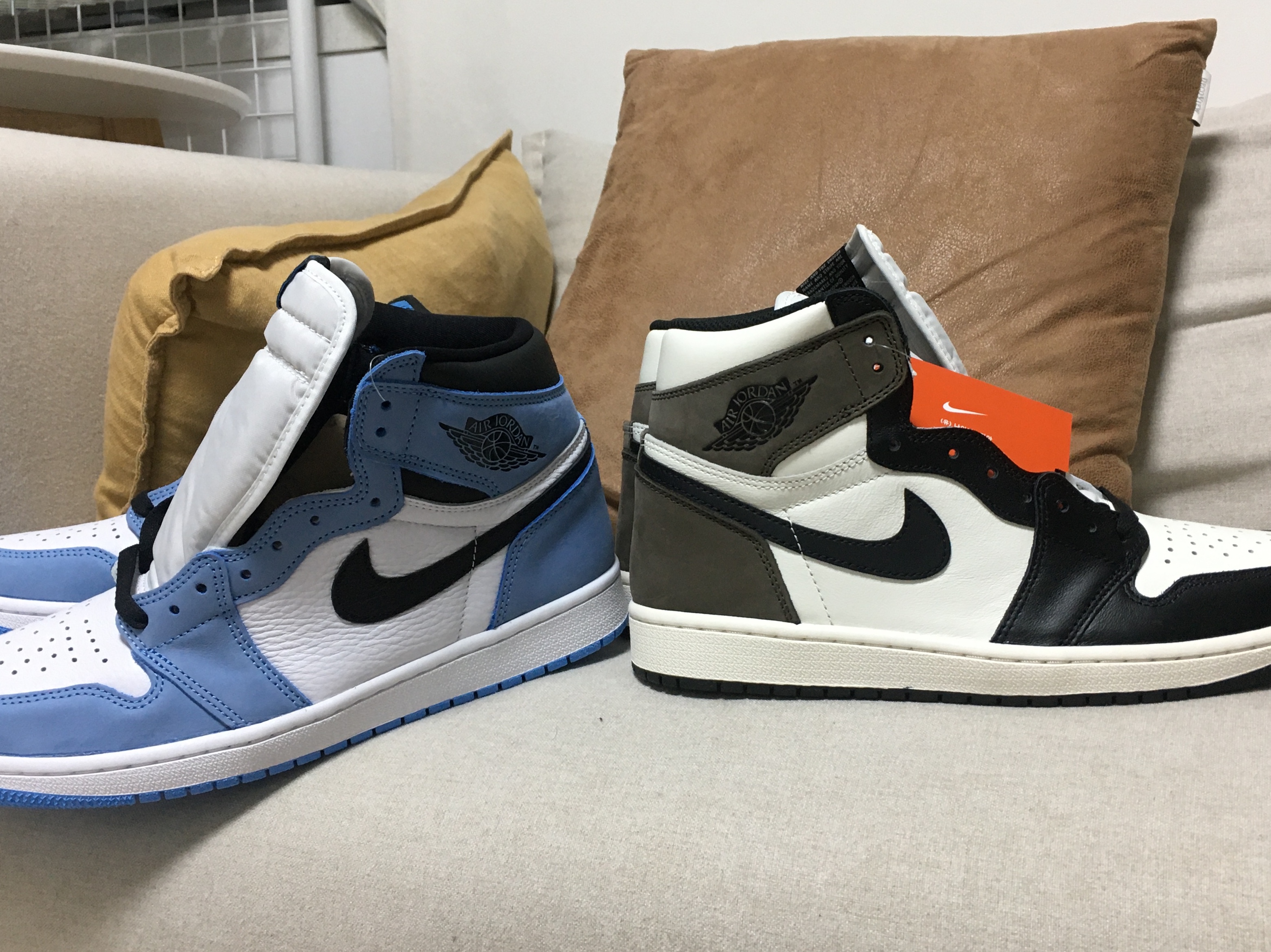 Jordan 1 Retro High OG Black Mocha, Jordan 1 Retro High OG University Blue 착용 스타일