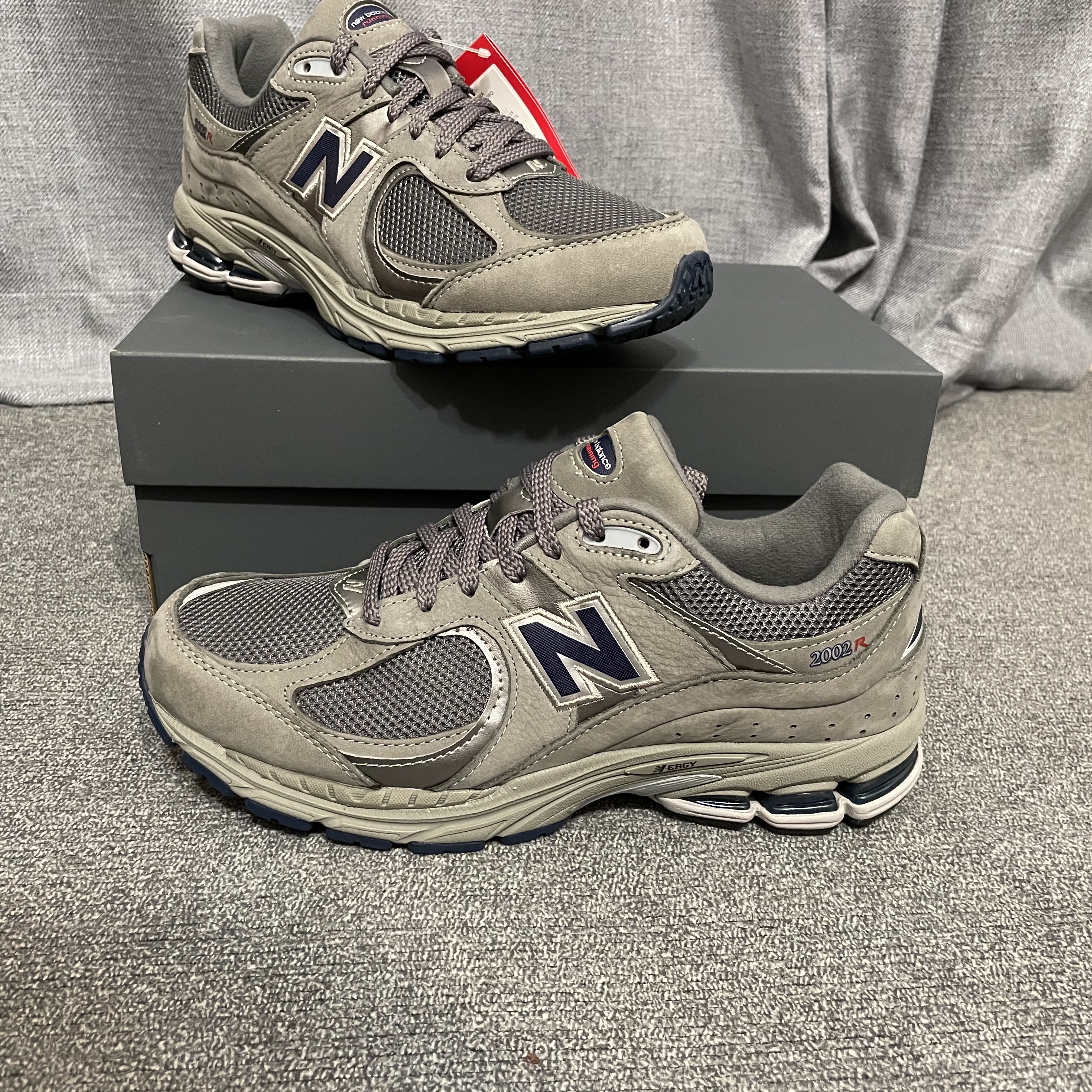 New Balance 2002R Gray 착용 스타일 - 3