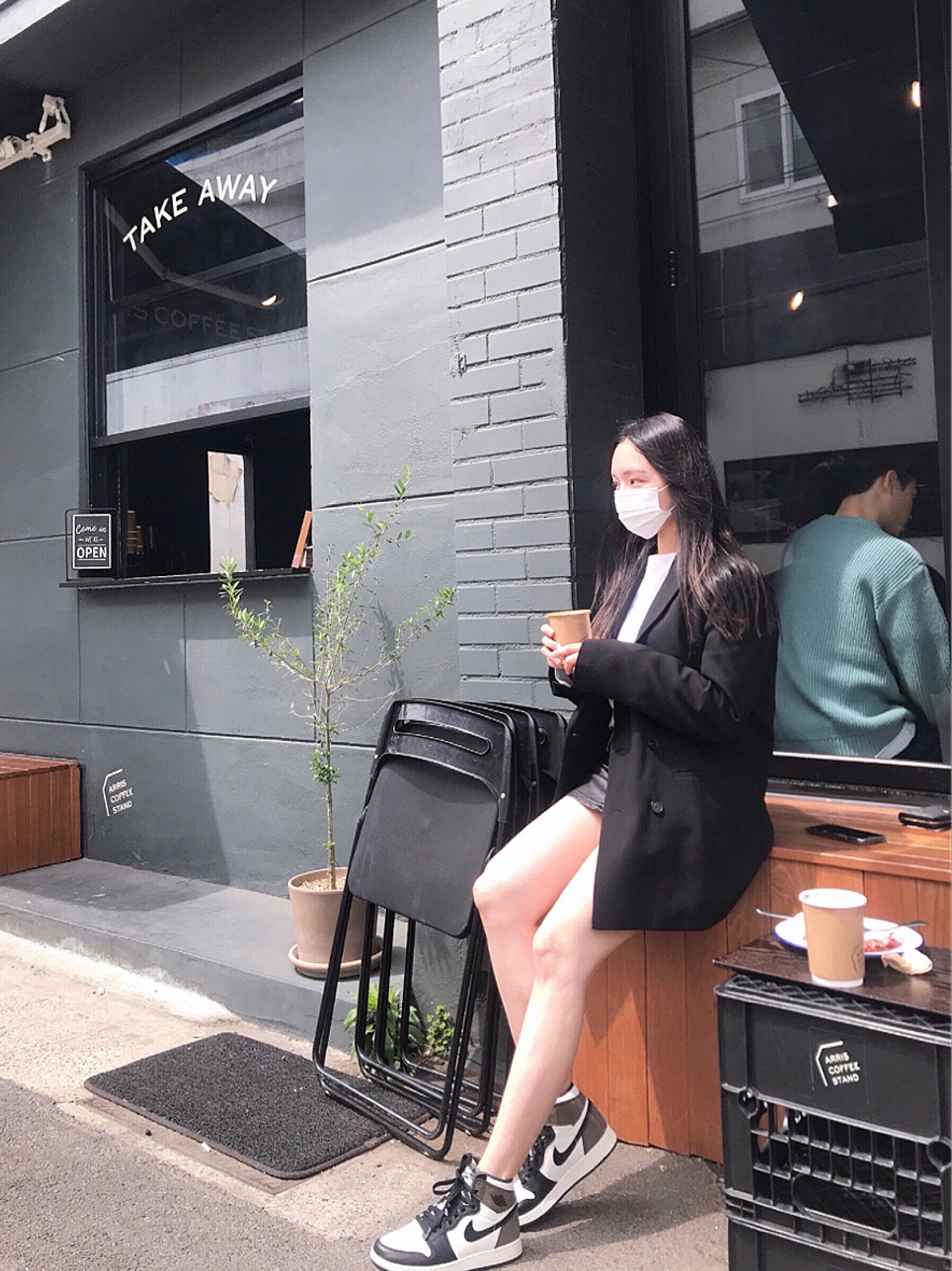 (GS) Jordan 1 Retro High OG Black Mocha 착용 스타일