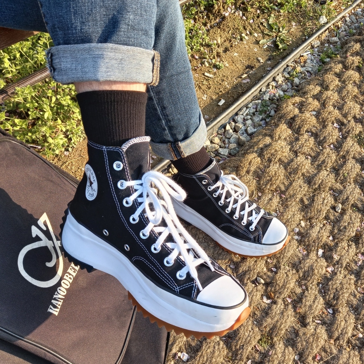 Converse Run Star Hike Hi Black White Gum 착용 스타일