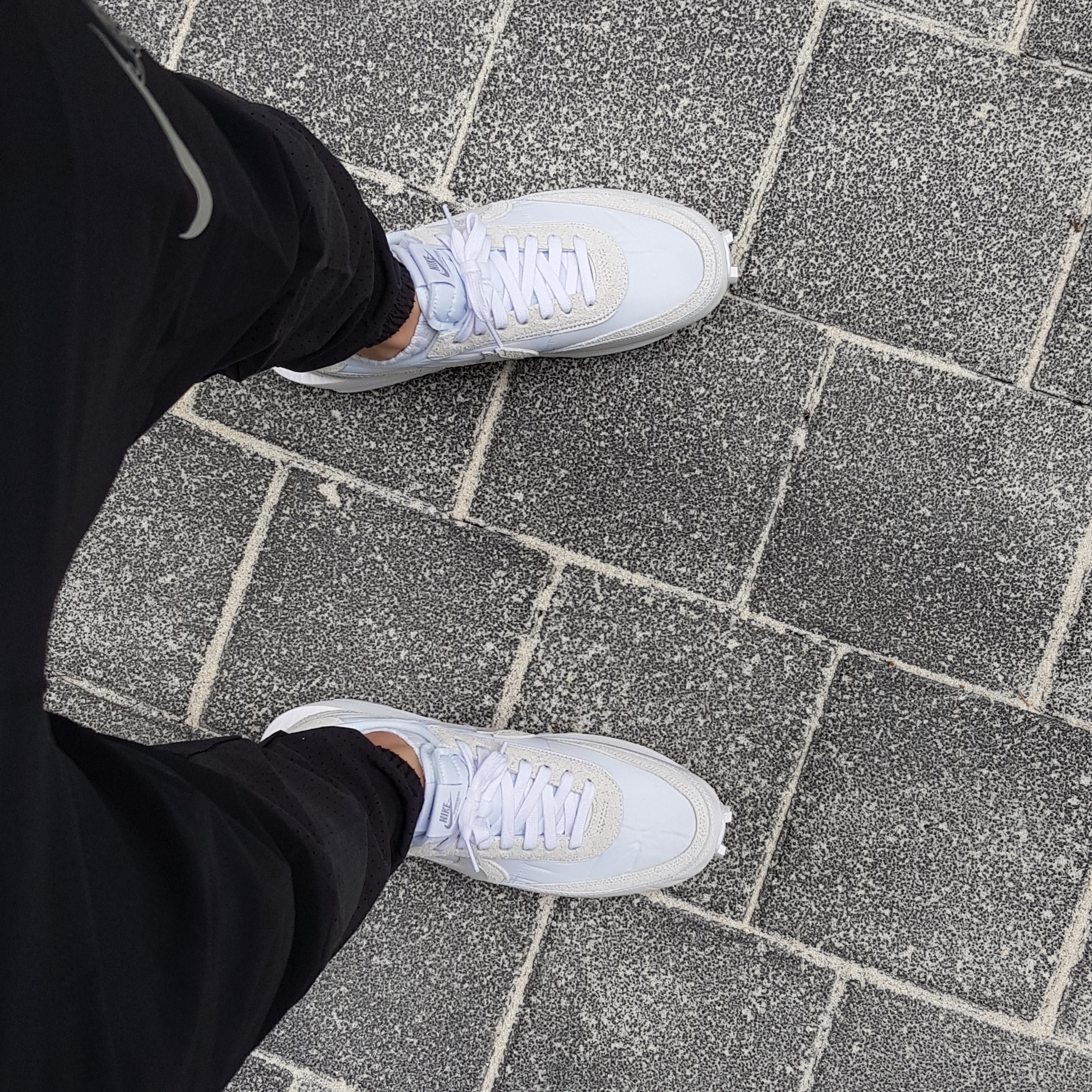 Nike x Sacai LDWaffle White Nylon 착용 스타일