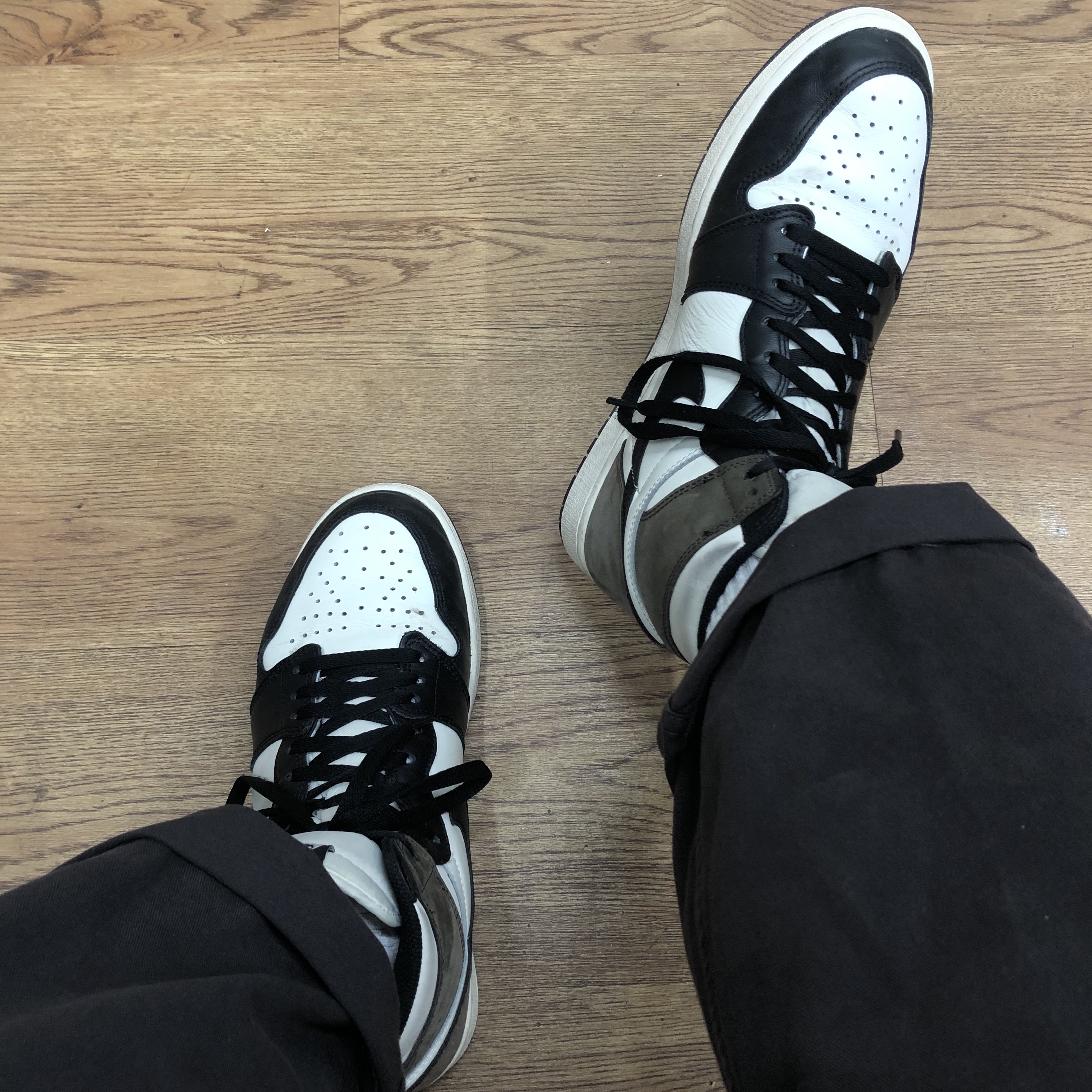 Jordan 1 Retro High OG Black Mocha 착용 스타일 - 1