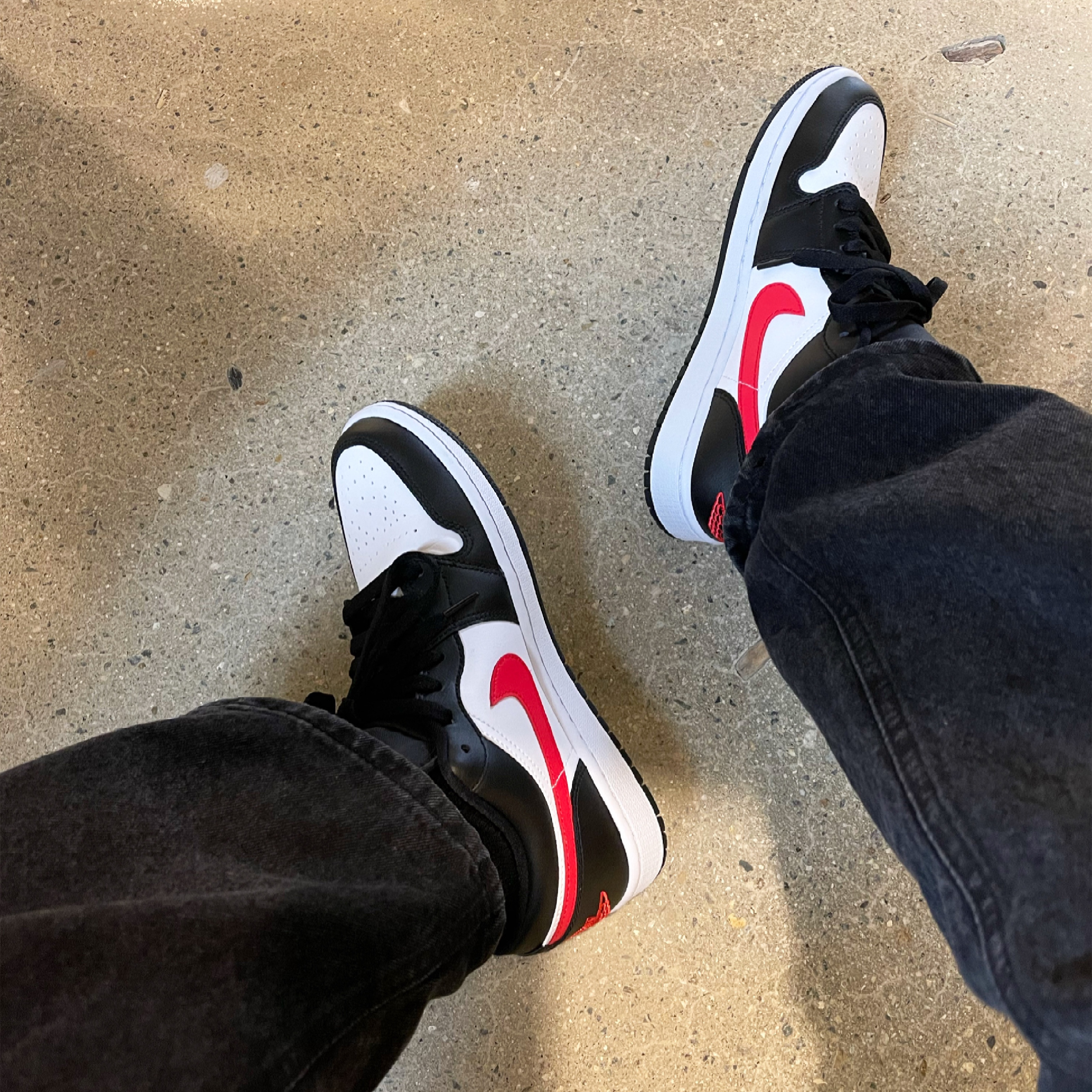 (W) Jordan 1 Low Black Siren Red 착용 스타일