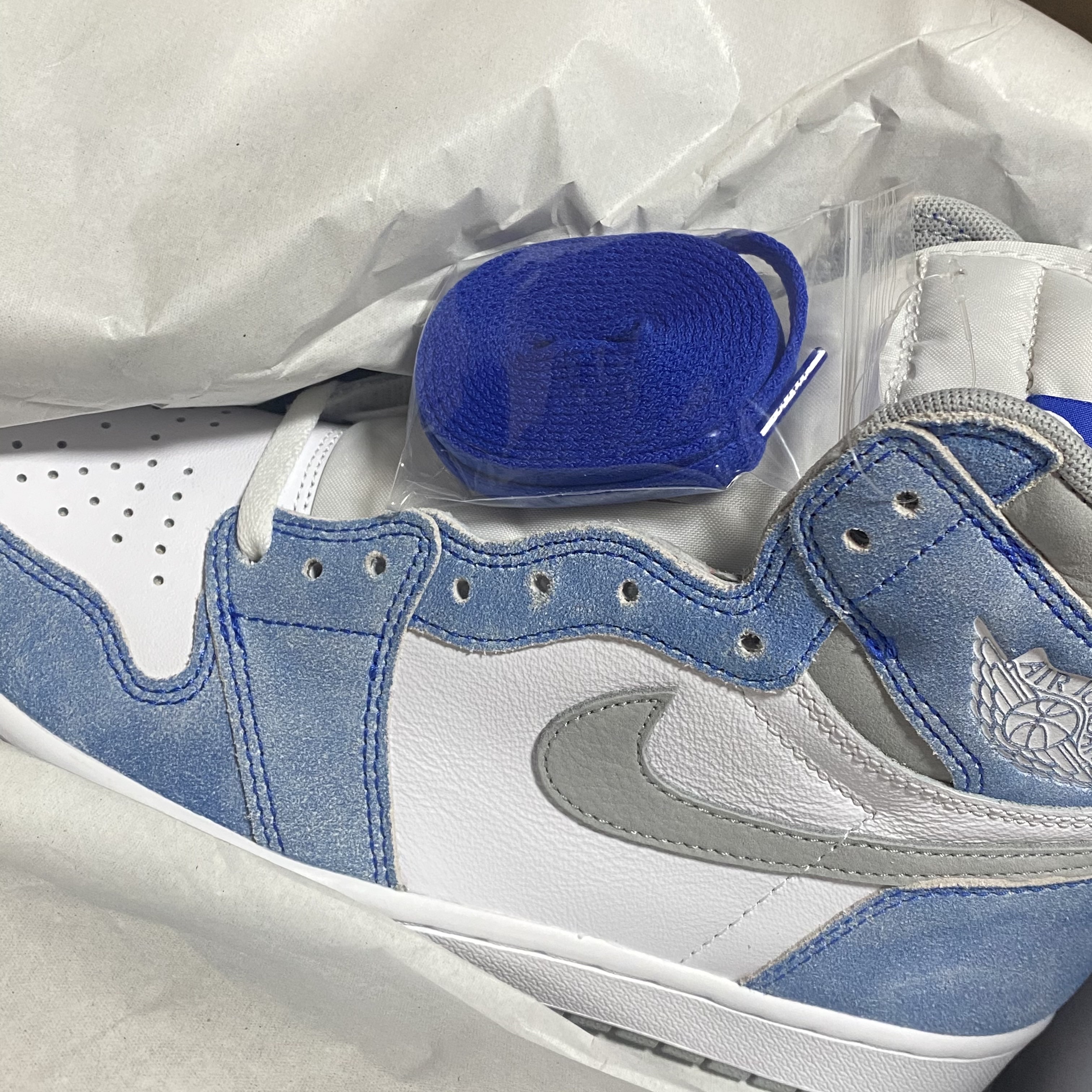 Jordan 1 Retro High OG Hyper Royal 착용 스타일