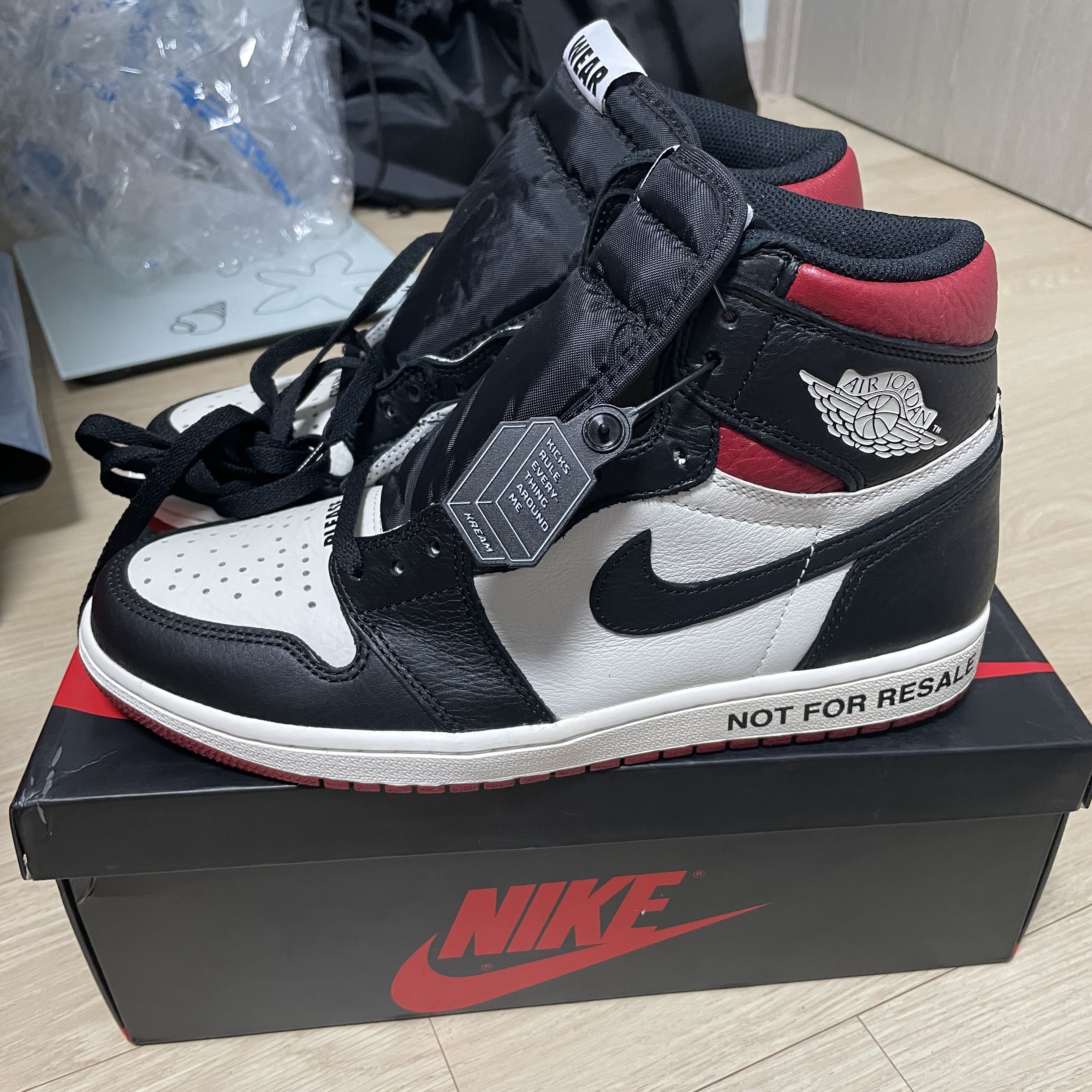 Jordan 1 Retro High Not for Resale Varsity Red 착용 스타일 - 2