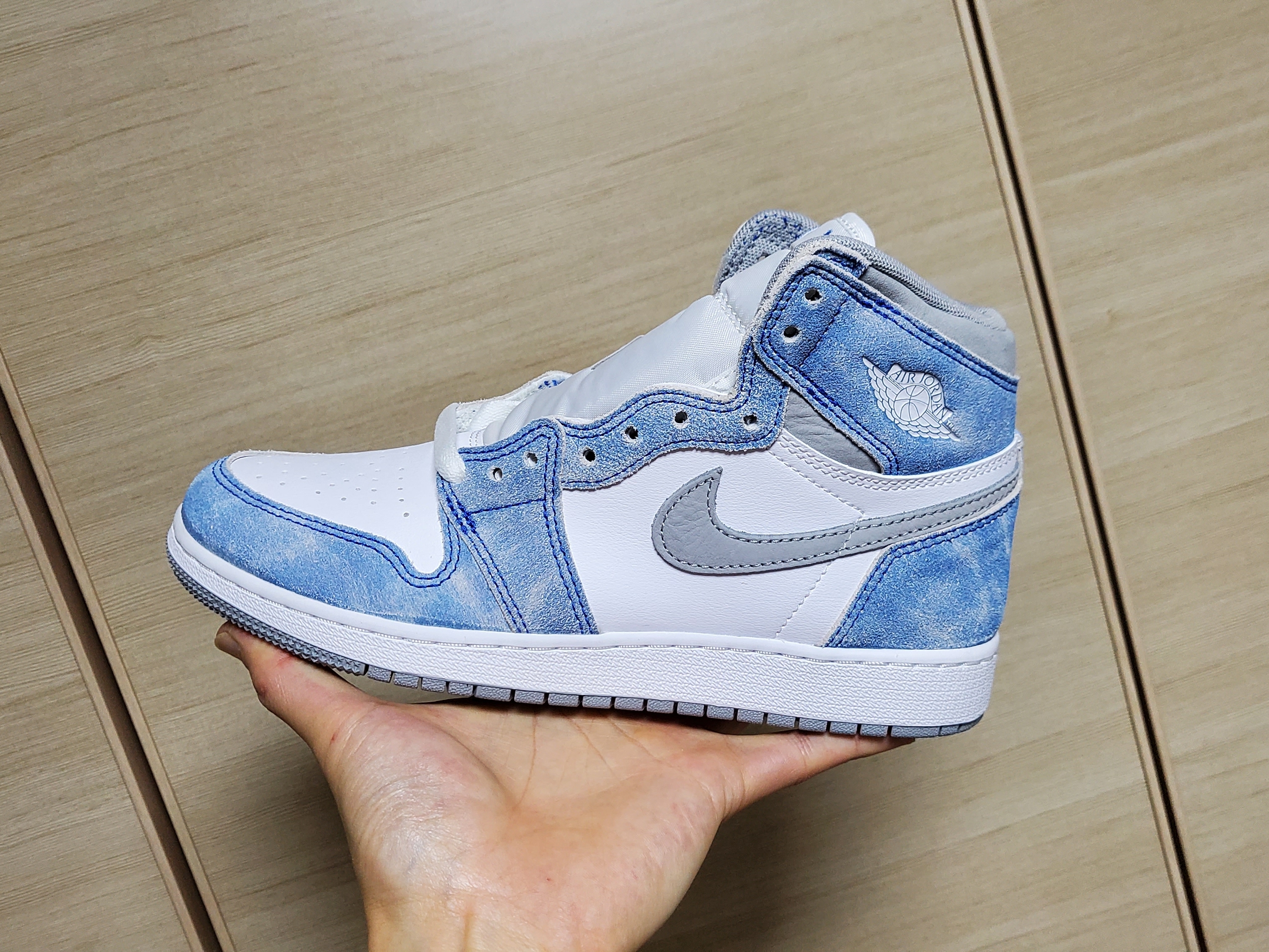 (GS) Jordan 1 Retro High OG Hyper Royal 착용 스타일 - 3